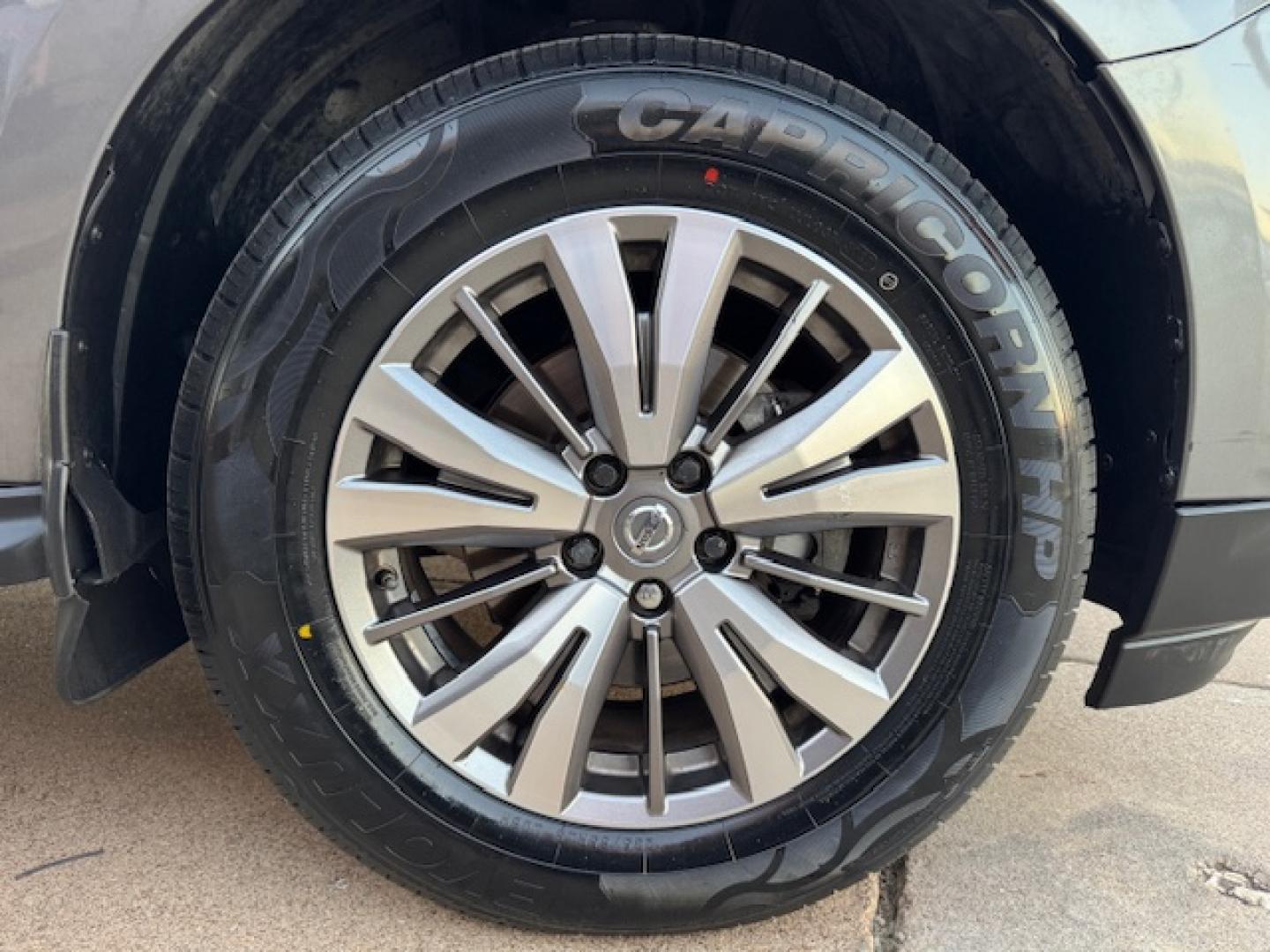 2020 GRAY NISSAN PATHFINDER S (5N1DR2AN6LC) , located at 5900 E. Lancaster Ave., Fort Worth, TX, 76112, (817) 457-5456, 0.000000, 0.000000 - Photo#23