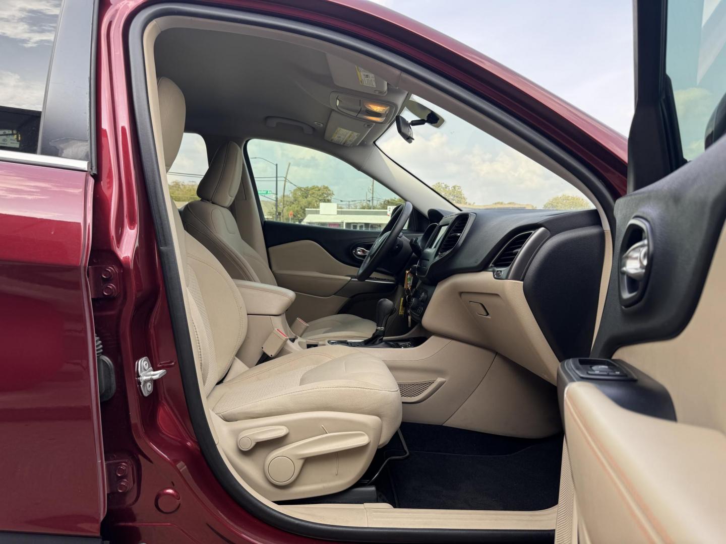 2019 RED JEEP CHEROKEE LATITUDE; N (1C4PJLCB5KD) , located at 5900 E. Lancaster Ave., Fort Worth, TX, 76112, (817) 457-5456, 0.000000, 0.000000 - Photo#15