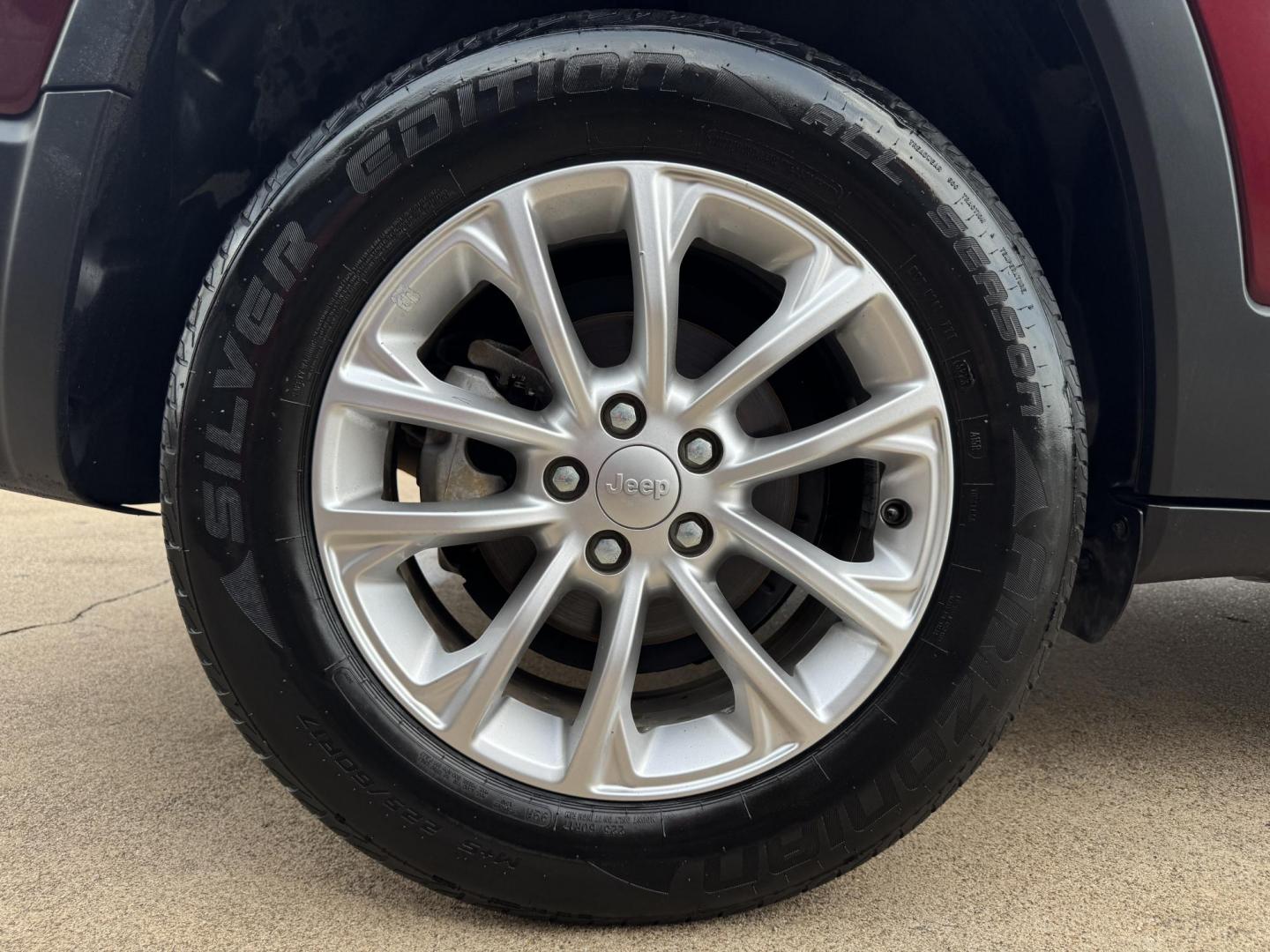 2019 RED JEEP CHEROKEE LATITUDE; N (1C4PJLCB5KD) , located at 5900 E. Lancaster Ave., Fort Worth, TX, 76112, (817) 457-5456, 0.000000, 0.000000 - Photo#21