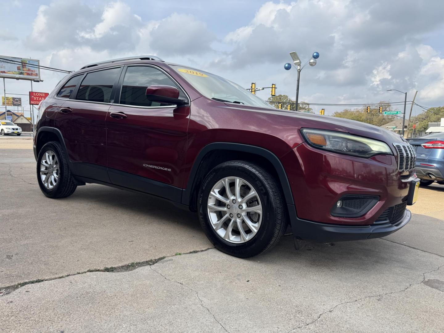 2019 RED JEEP CHEROKEE LATITUDE; N (1C4PJLCB5KD) , located at 5900 E. Lancaster Ave., Fort Worth, TX, 76112, (817) 457-5456, 0.000000, 0.000000 - Photo#2