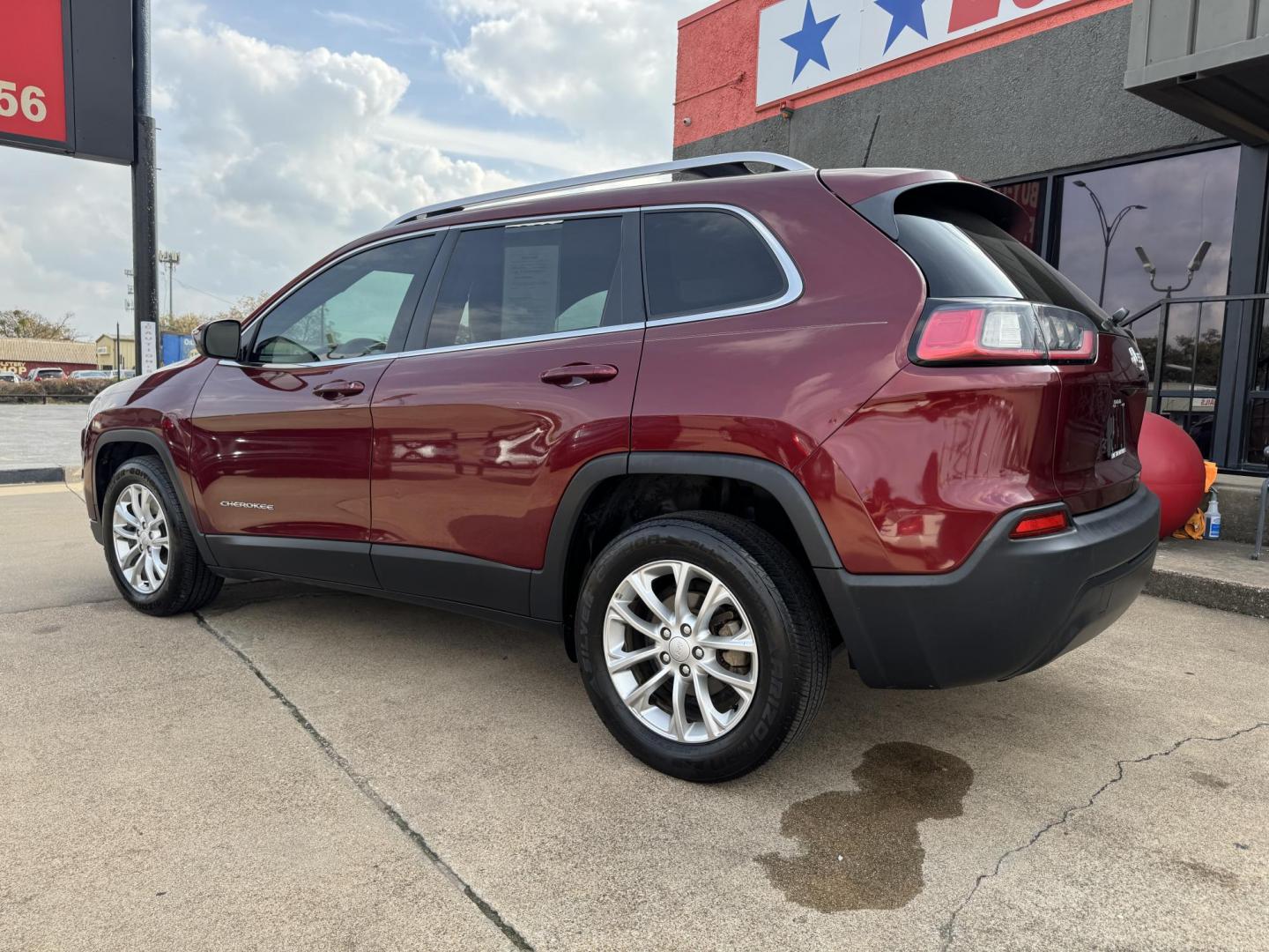 2019 RED JEEP CHEROKEE LATITUDE; N (1C4PJLCB5KD) , located at 5900 E. Lancaster Ave., Fort Worth, TX, 76112, (817) 457-5456, 0.000000, 0.000000 - Photo#6