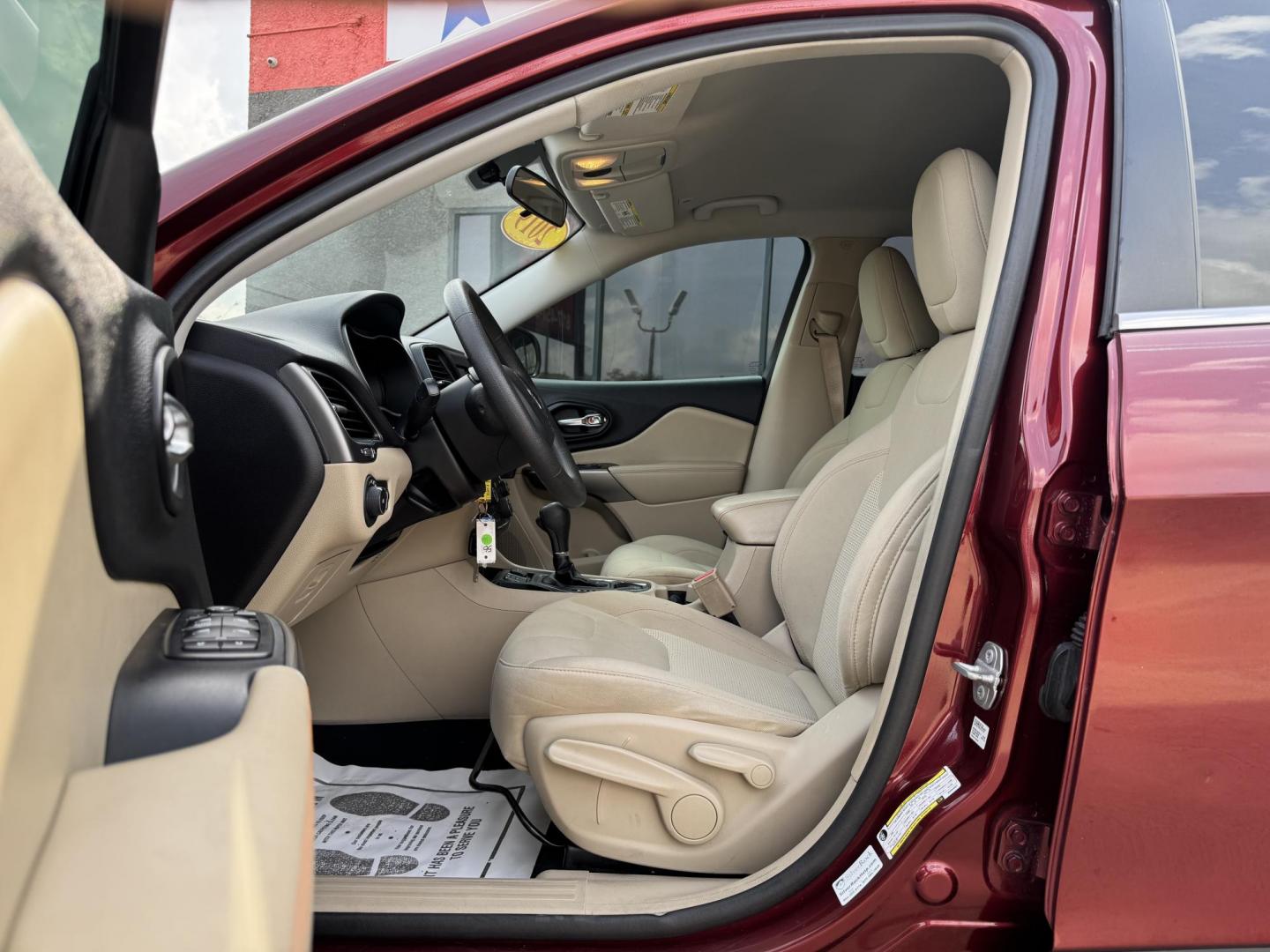 2019 RED JEEP CHEROKEE LATITUDE; N (1C4PJLCB5KD) , located at 5900 E. Lancaster Ave., Fort Worth, TX, 76112, (817) 457-5456, 0.000000, 0.000000 - Photo#8