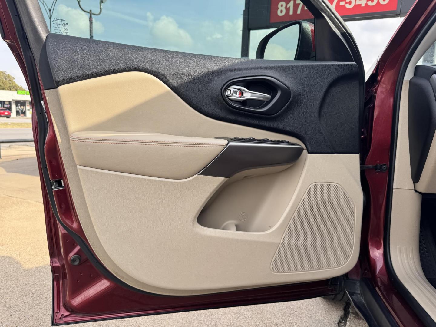 2019 RED JEEP CHEROKEE LATITUDE; N (1C4PJLCB5KD) , located at 5900 E. Lancaster Ave., Fort Worth, TX, 76112, (817) 457-5456, 0.000000, 0.000000 - Photo#7