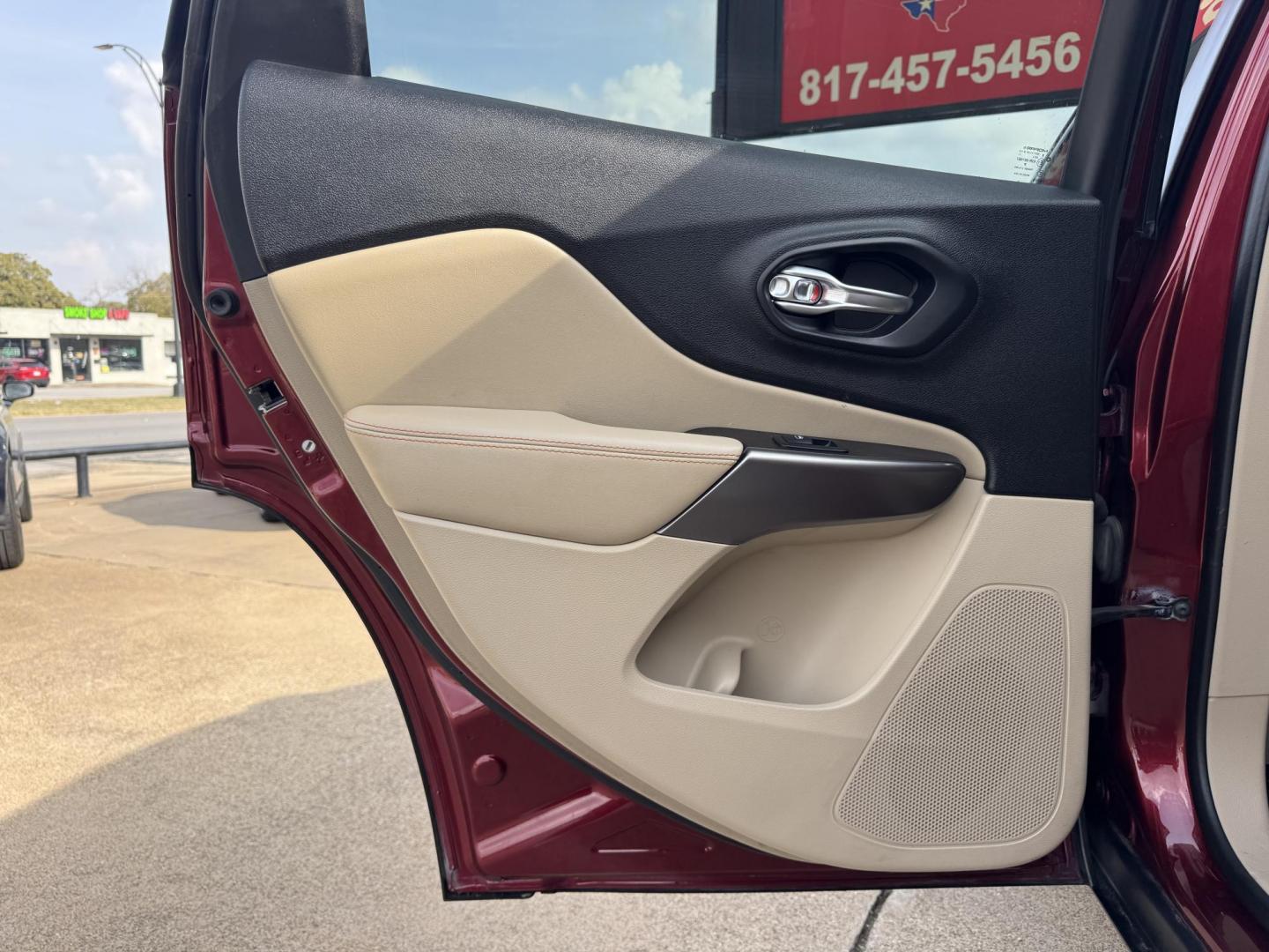 2019 RED JEEP CHEROKEE LATITUDE; N (1C4PJLCB5KD) , located at 5900 E. Lancaster Ave., Fort Worth, TX, 76112, (817) 457-5456, 0.000000, 0.000000 - Photo#10