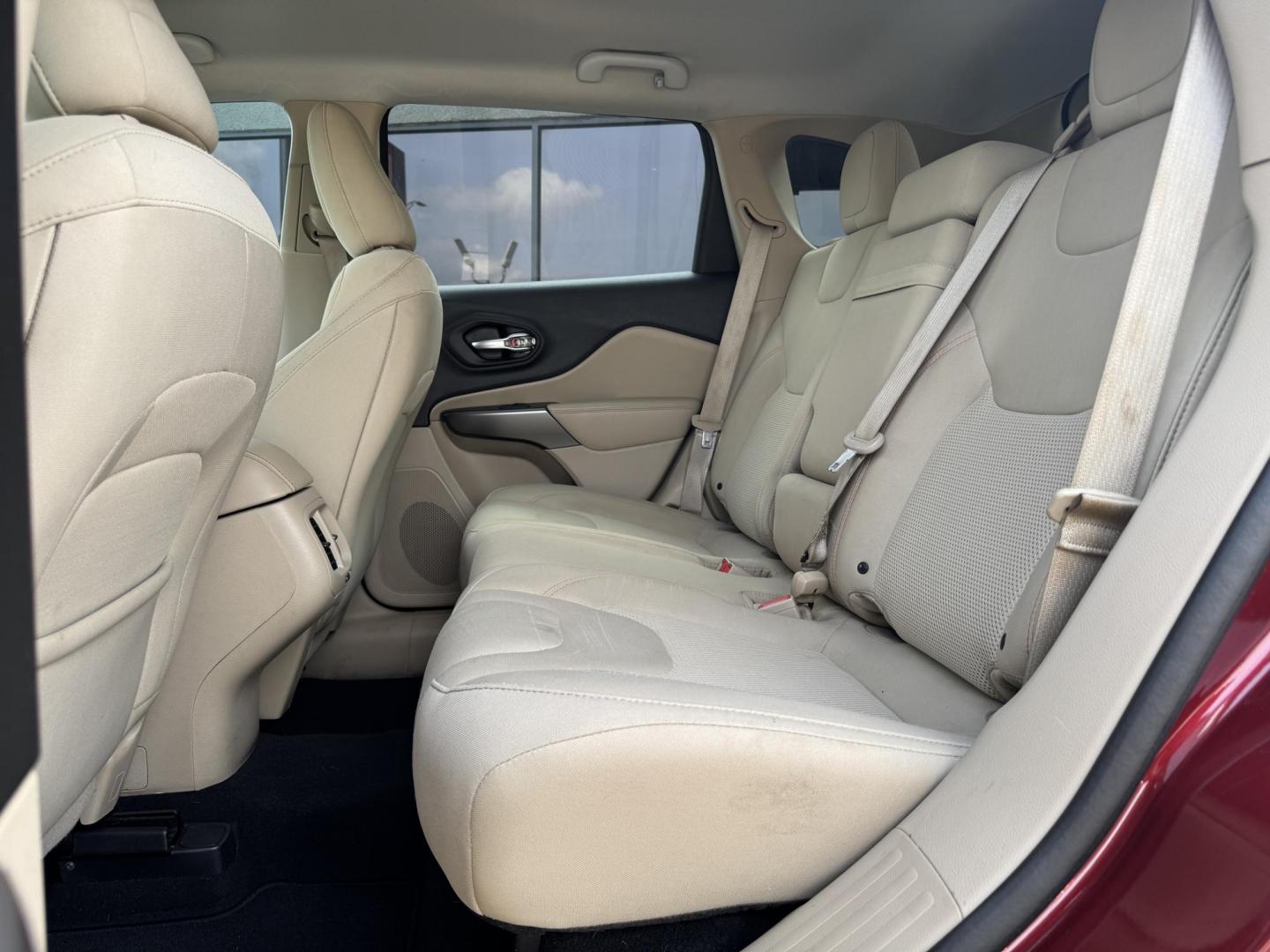 2019 RED JEEP CHEROKEE LATITUDE; N (1C4PJLCB5KD) , located at 5900 E. Lancaster Ave., Fort Worth, TX, 76112, (817) 457-5456, 0.000000, 0.000000 - Photo#11