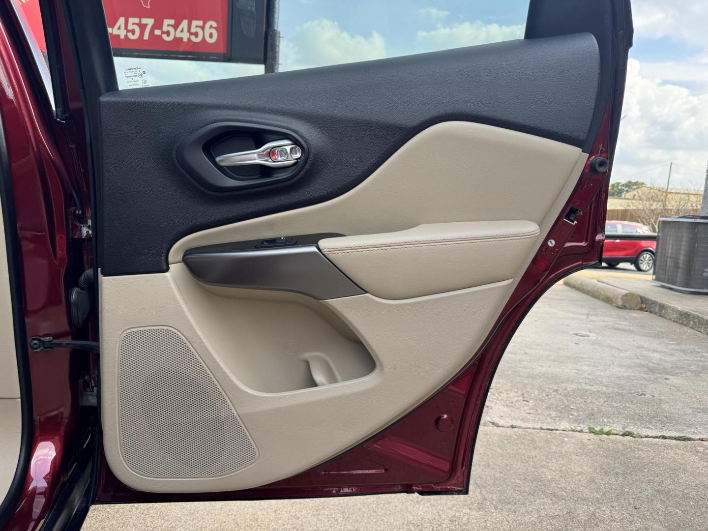 2019 RED JEEP CHEROKEE LATITUDE; N (1C4PJLCB5KD) , located at 5900 E. Lancaster Ave., Fort Worth, TX, 76112, (817) 457-5456, 0.000000, 0.000000 - Photo#12