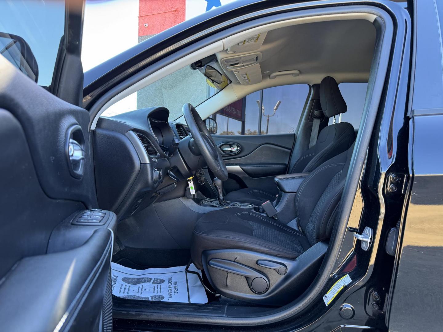 2020 BLACK JEEP CHEROKEE LATITUDE; N (1C4PJLCBXLD) , located at 5900 E. Lancaster Ave., Fort Worth, TX, 76112, (817) 457-5456, 0.000000, 0.000000 - Photo#8