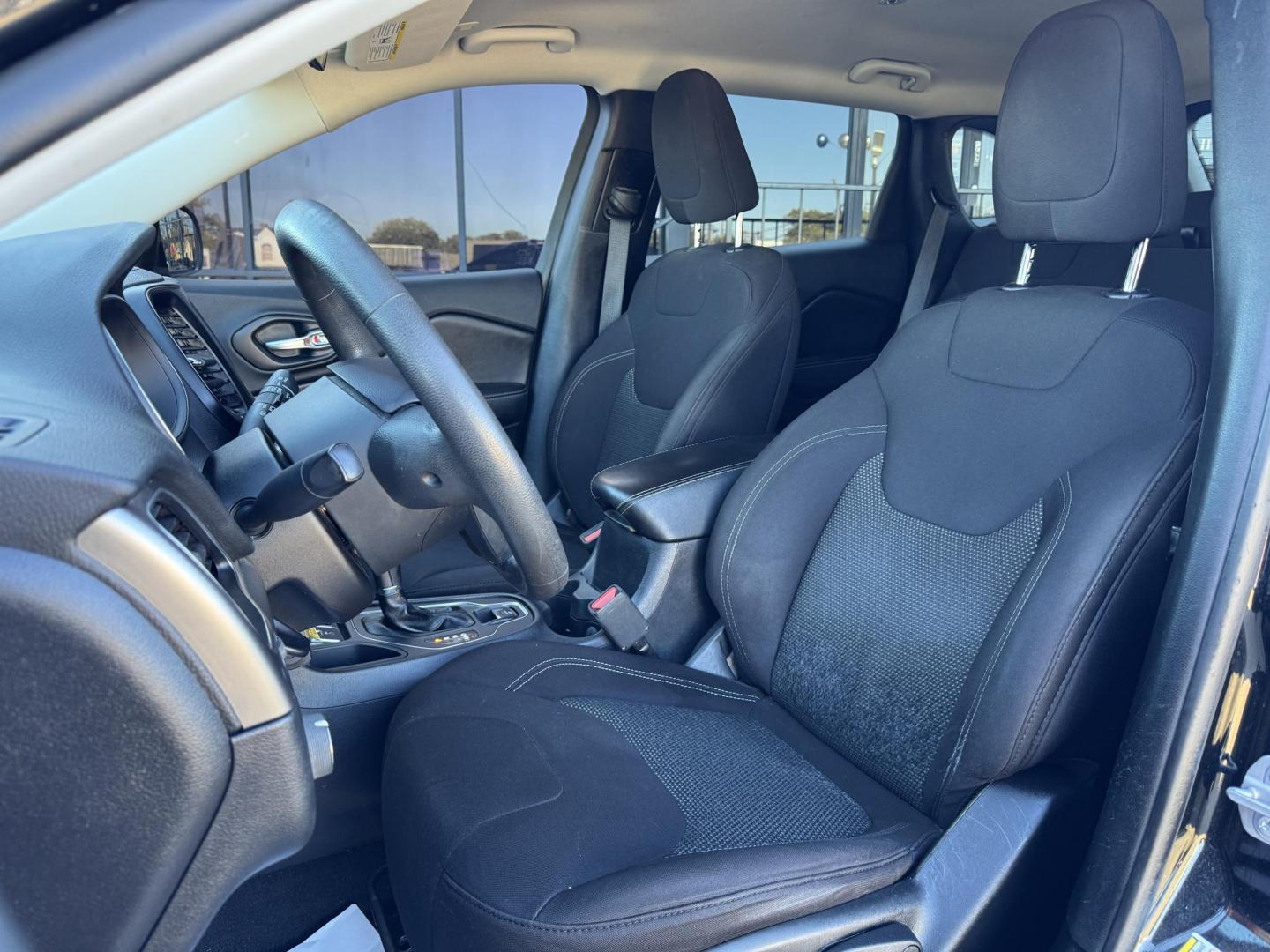 2020 BLACK JEEP CHEROKEE LATITUDE; N (1C4PJLCBXLD) , located at 5900 E. Lancaster Ave., Fort Worth, TX, 76112, (817) 457-5456, 0.000000, 0.000000 - Photo#9