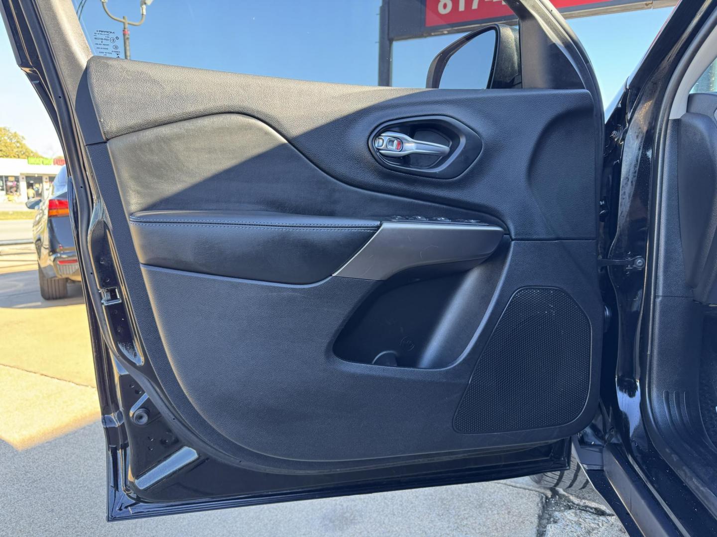 2020 BLACK JEEP CHEROKEE LATITUDE; N (1C4PJLCBXLD) , located at 5900 E. Lancaster Ave., Fort Worth, TX, 76112, (817) 457-5456, 0.000000, 0.000000 - Photo#7