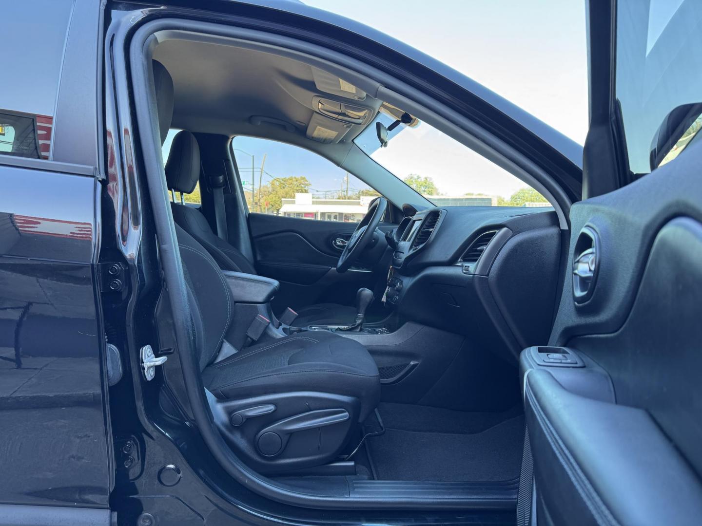 2020 BLACK JEEP CHEROKEE LATITUDE; N (1C4PJLCBXLD) , located at 5900 E. Lancaster Ave., Fort Worth, TX, 76112, (817) 457-5456, 0.000000, 0.000000 - Photo#15