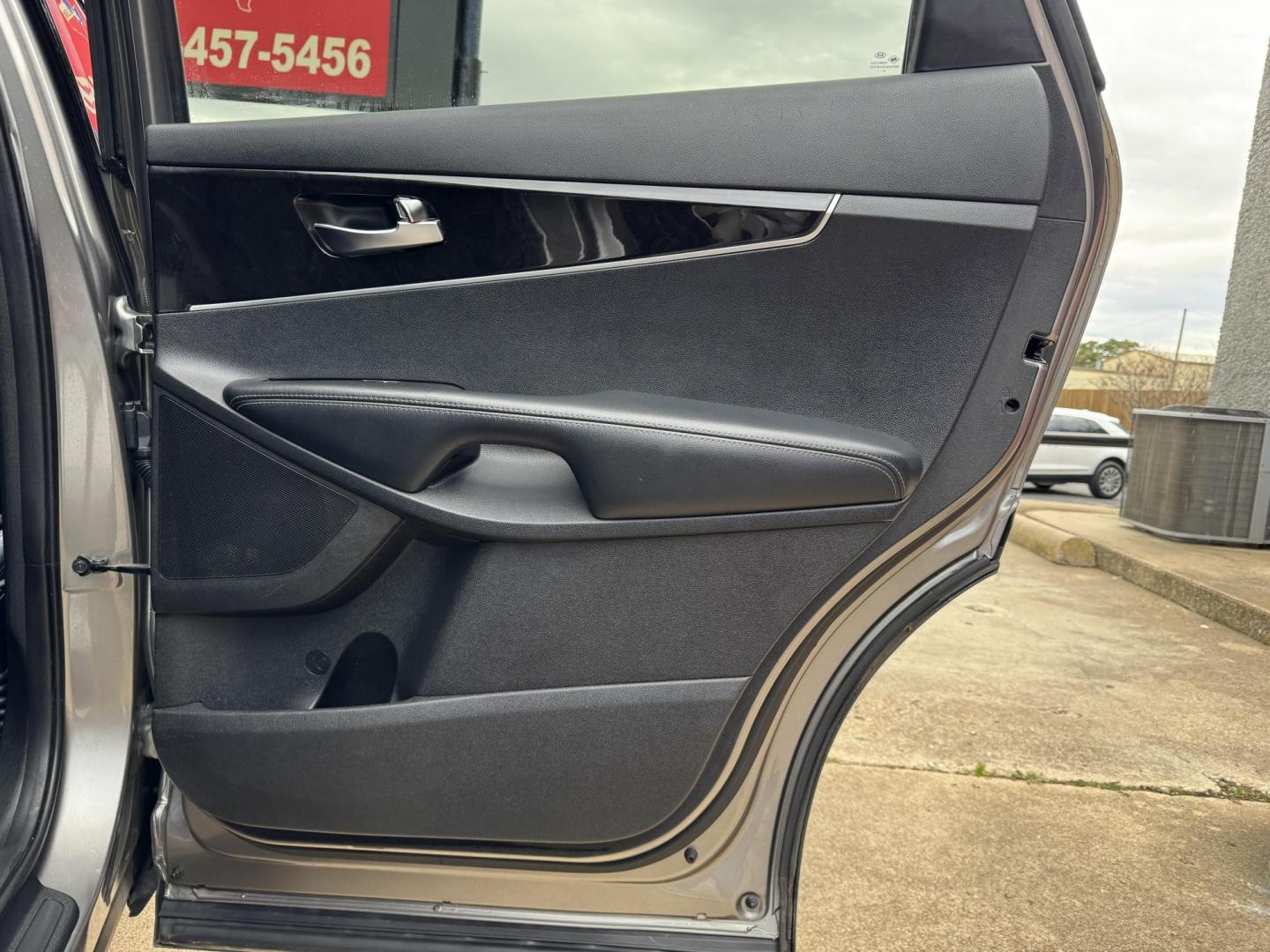 2017 GRAY KIA SORENTO LX; L (5XYPG4A35HG) , located at 5900 E. Lancaster Ave., Fort Worth, TX, 76112, (817) 457-5456, 0.000000, 0.000000 - Photo#12