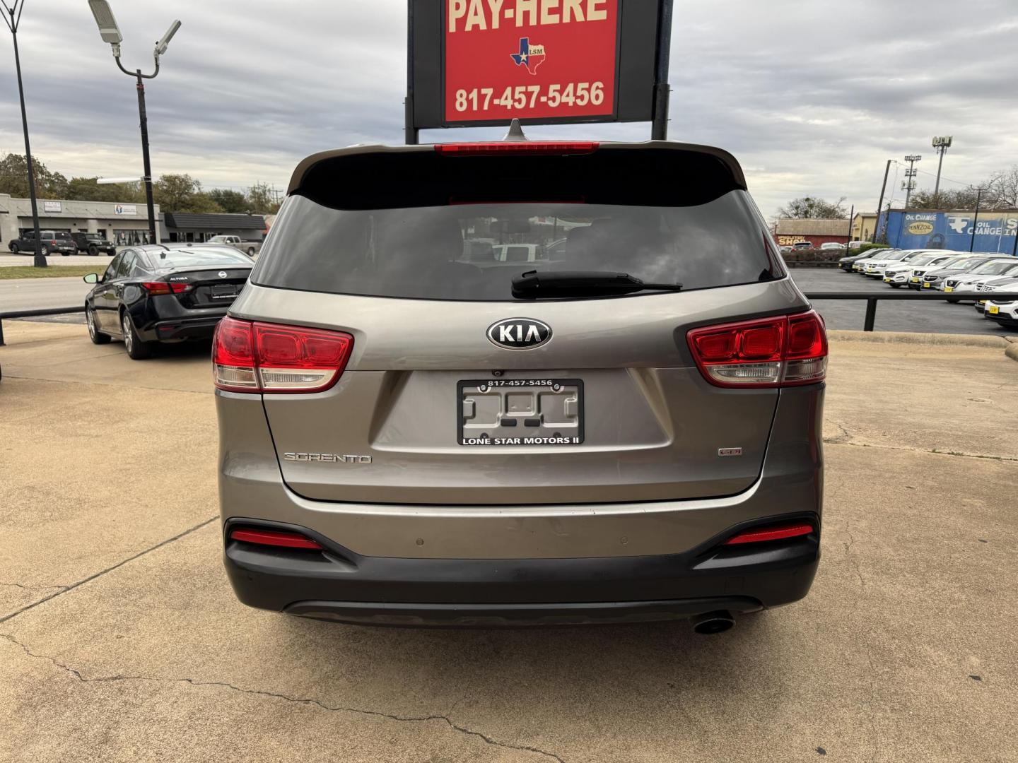 2017 GRAY KIA SORENTO LX; L (5XYPG4A35HG) , located at 5900 E. Lancaster Ave., Fort Worth, TX, 76112, (817) 457-5456, 0.000000, 0.000000 - Photo#4