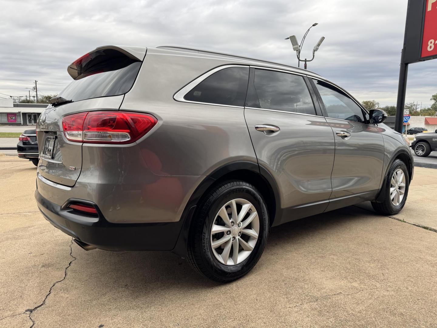 2017 GRAY KIA SORENTO LX; L (5XYPG4A35HG) , located at 5900 E. Lancaster Ave., Fort Worth, TX, 76112, (817) 457-5456, 0.000000, 0.000000 - Photo#3