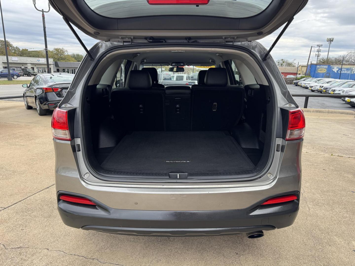 2017 GRAY KIA SORENTO LX; L (5XYPG4A35HG) , located at 5900 E. Lancaster Ave., Fort Worth, TX, 76112, (817) 457-5456, 0.000000, 0.000000 - Photo#5