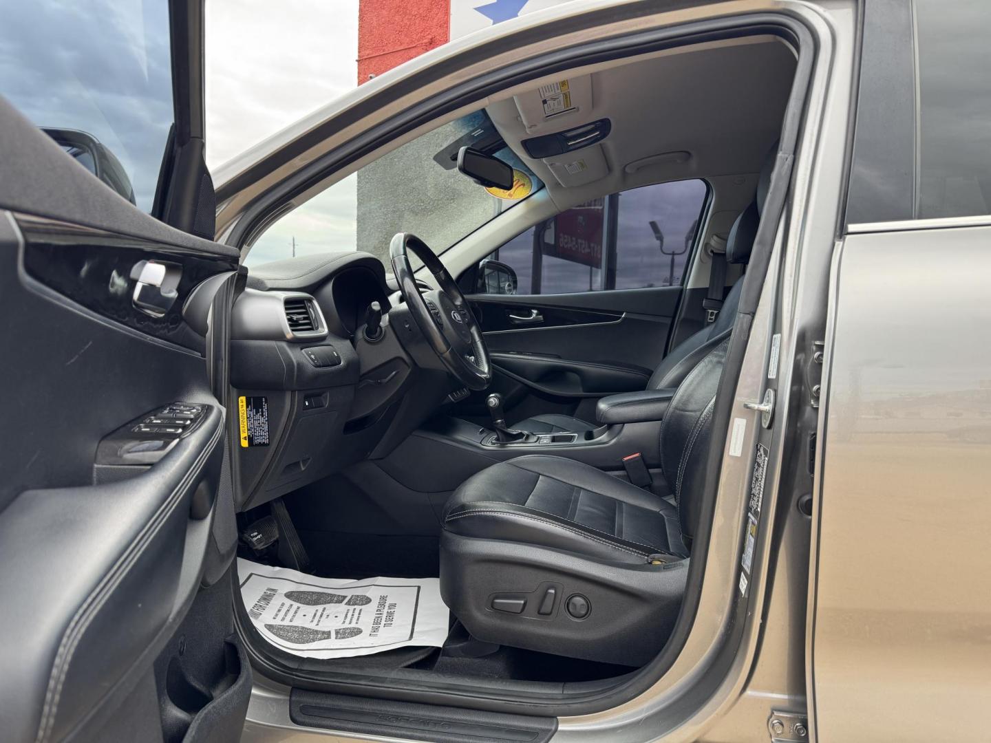 2017 GRAY KIA SORENTO LX; L (5XYPG4A35HG) , located at 5900 E. Lancaster Ave., Fort Worth, TX, 76112, (817) 457-5456, 0.000000, 0.000000 - Photo#8