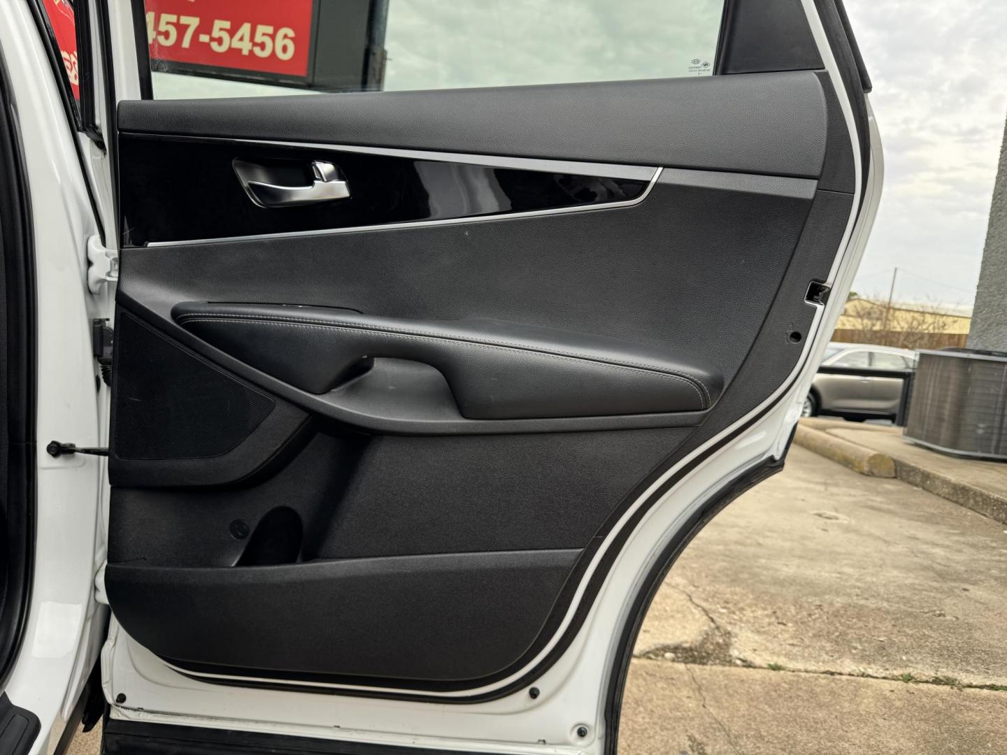 2017 WHITE KIA SORENTO LX; L (5XYPG4A32HG) , located at 5900 E. Lancaster Ave., Fort Worth, TX, 76112, (817) 457-5456, 0.000000, 0.000000 - Photo#12