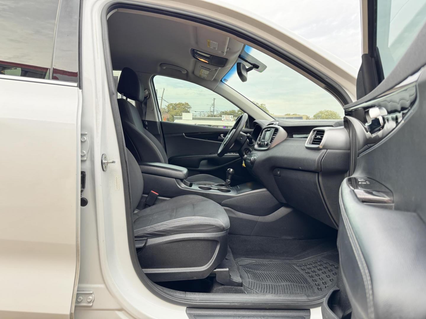 2017 WHITE KIA SORENTO LX; L (5XYPG4A32HG) , located at 5900 E. Lancaster Ave., Fort Worth, TX, 76112, (817) 457-5456, 0.000000, 0.000000 - Photo#15