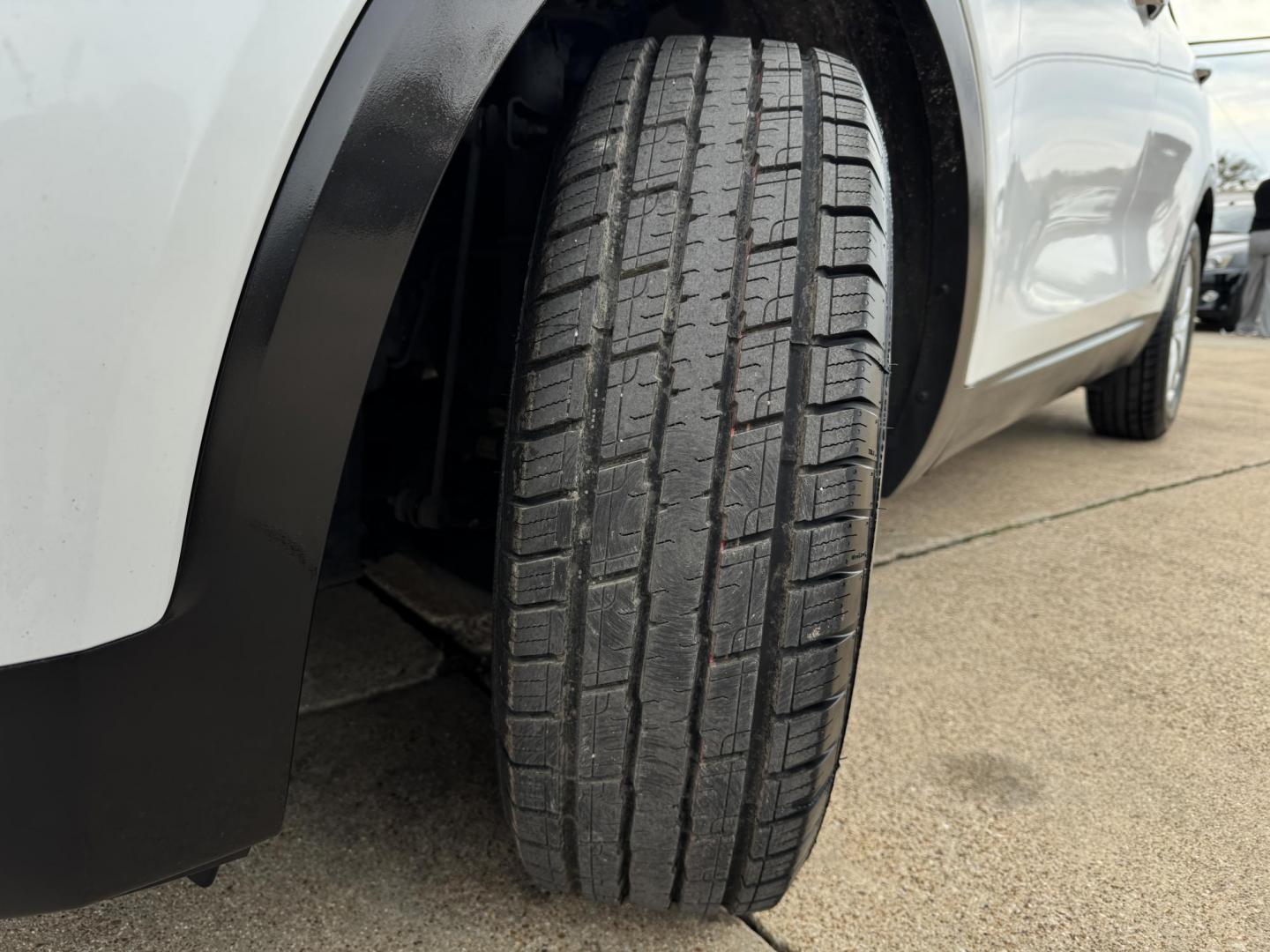 2017 WHITE KIA SORENTO LX; L (5XYPG4A32HG) , located at 5900 E. Lancaster Ave., Fort Worth, TX, 76112, (817) 457-5456, 0.000000, 0.000000 - Photo#21