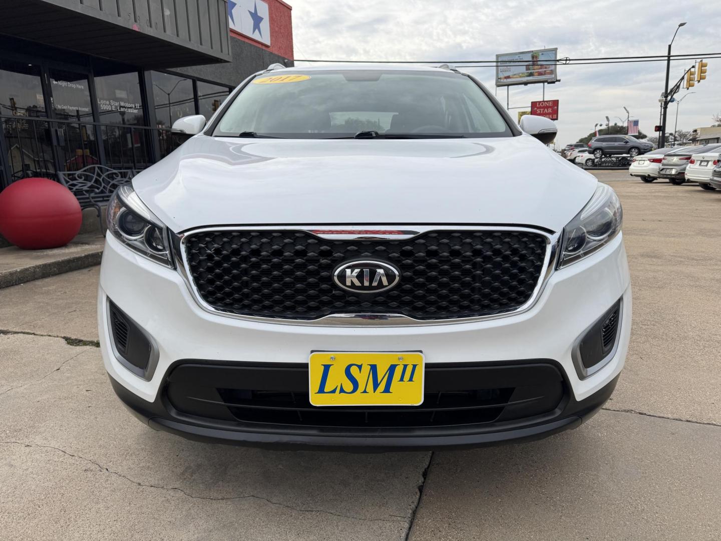 2017 WHITE KIA SORENTO LX; L (5XYPG4A32HG) , located at 5900 E. Lancaster Ave., Fort Worth, TX, 76112, (817) 457-5456, 0.000000, 0.000000 - Photo#1