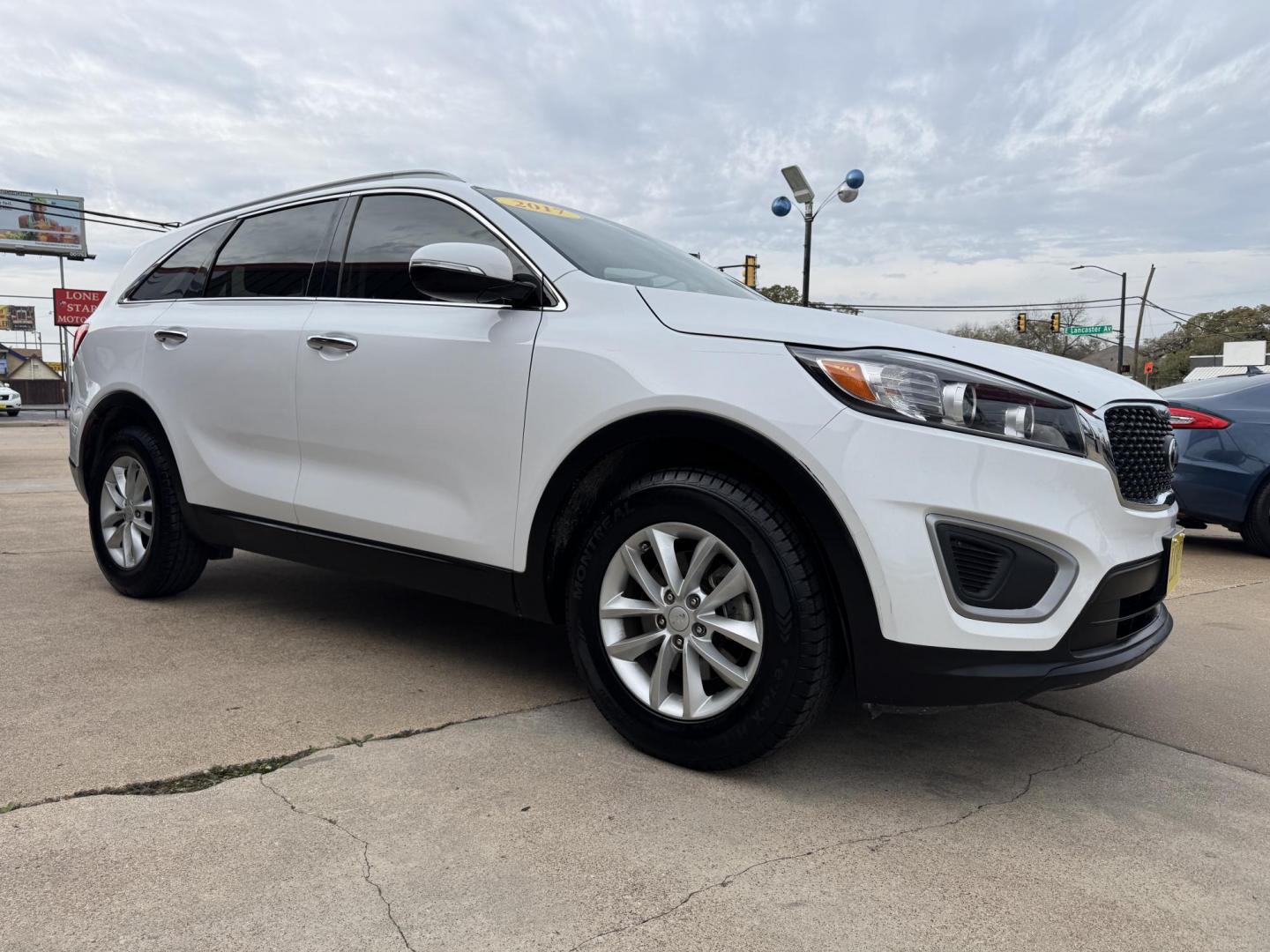 2017 WHITE KIA SORENTO LX; L (5XYPG4A32HG) , located at 5900 E. Lancaster Ave., Fort Worth, TX, 76112, (817) 457-5456, 0.000000, 0.000000 - Photo#2