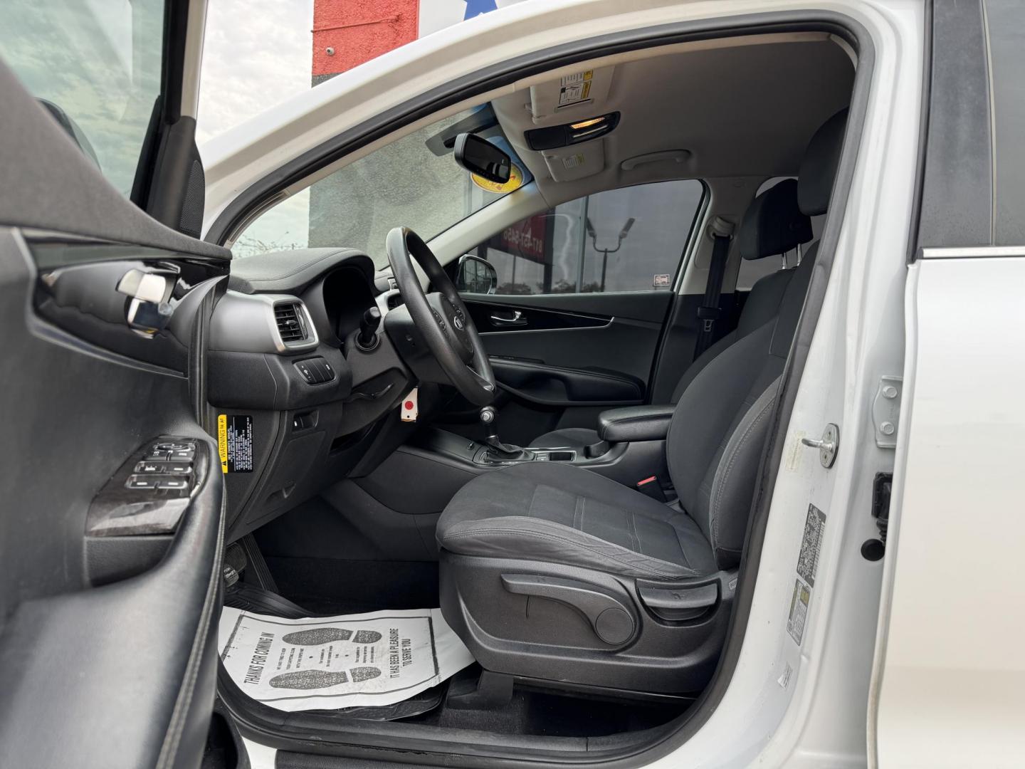 2017 WHITE KIA SORENTO LX; L (5XYPG4A32HG) , located at 5900 E. Lancaster Ave., Fort Worth, TX, 76112, (817) 457-5456, 0.000000, 0.000000 - Photo#8