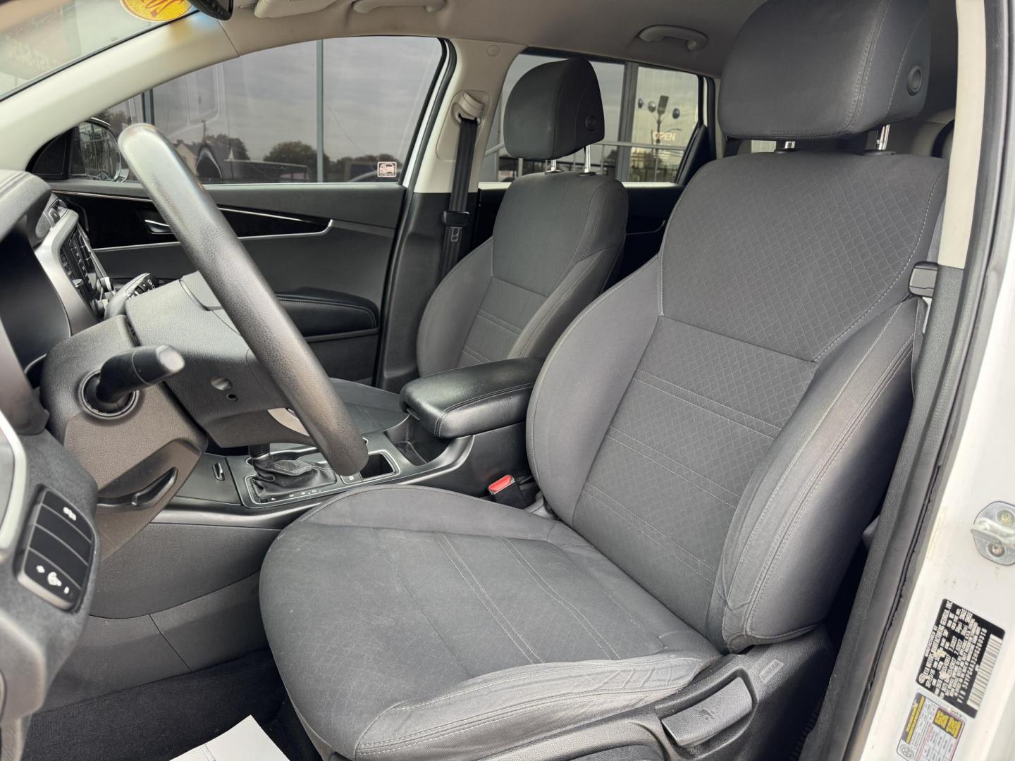 2017 WHITE KIA SORENTO LX; L (5XYPG4A32HG) , located at 5900 E. Lancaster Ave., Fort Worth, TX, 76112, (817) 457-5456, 0.000000, 0.000000 - Photo#9