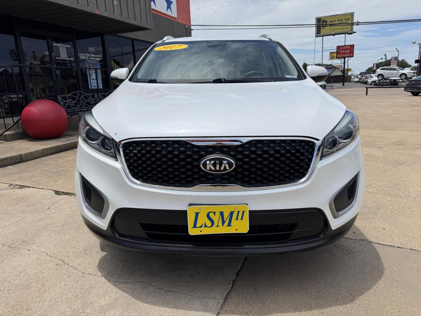 2017 WHITE KIA SORENTO LX; L (5XYPG4A32HG) , located at 5900 E. Lancaster Ave., Fort Worth, TX, 76112, (817) 457-5456, 0.000000, 0.000000 - Photo#1