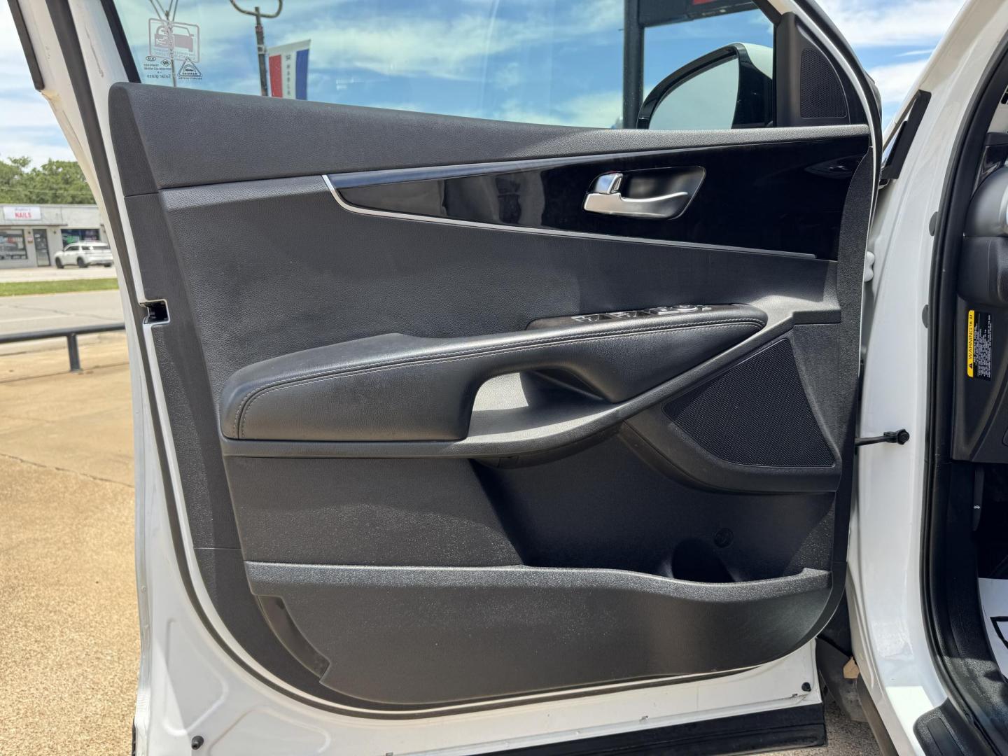 2017 WHITE KIA SORENTO LX; L (5XYPG4A32HG) , located at 5900 E. Lancaster Ave., Fort Worth, TX, 76112, (817) 457-5456, 0.000000, 0.000000 - Photo#7