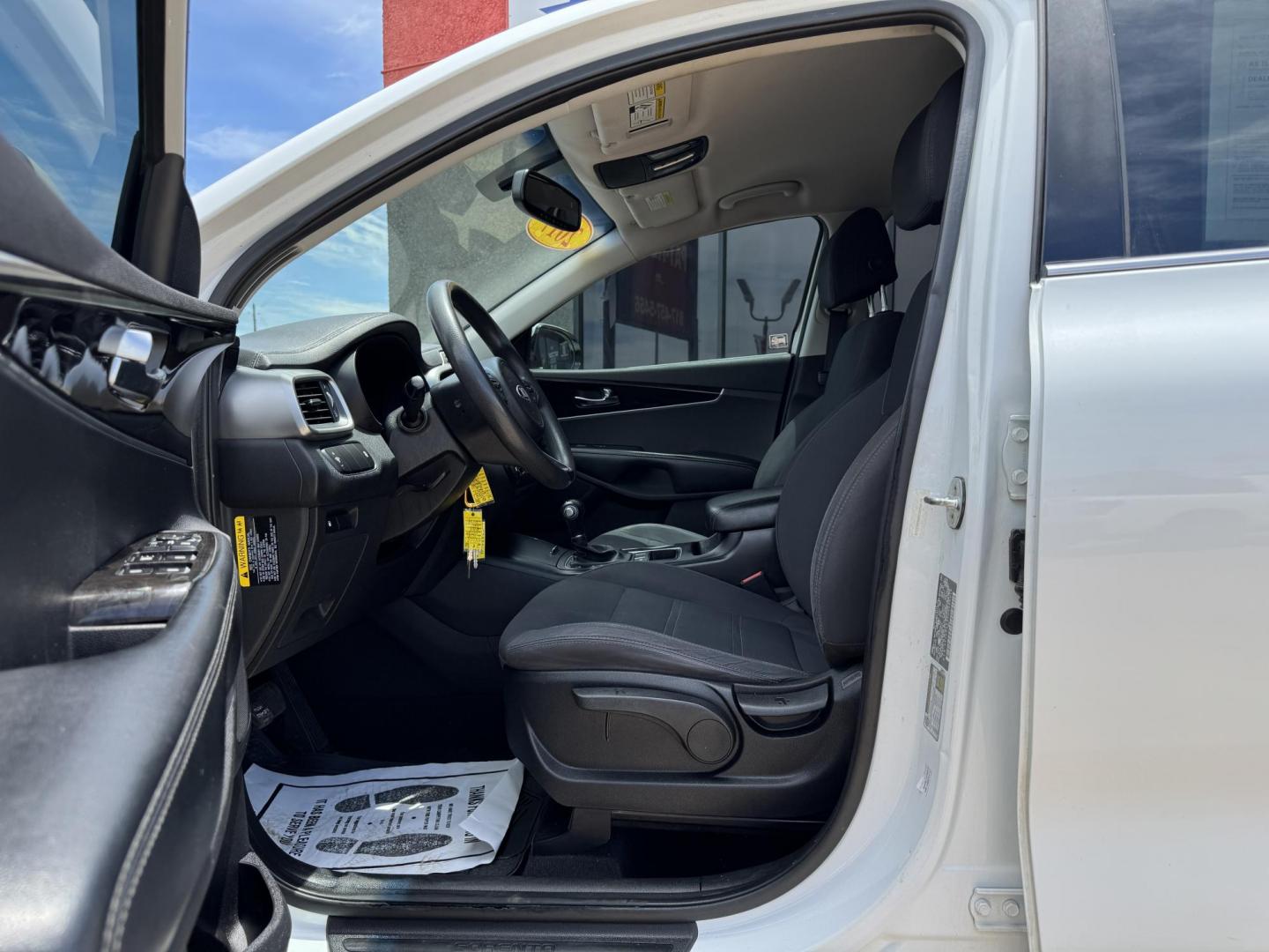 2017 WHITE KIA SORENTO LX; L (5XYPG4A32HG) , located at 5900 E. Lancaster Ave., Fort Worth, TX, 76112, (817) 457-5456, 0.000000, 0.000000 - Photo#8