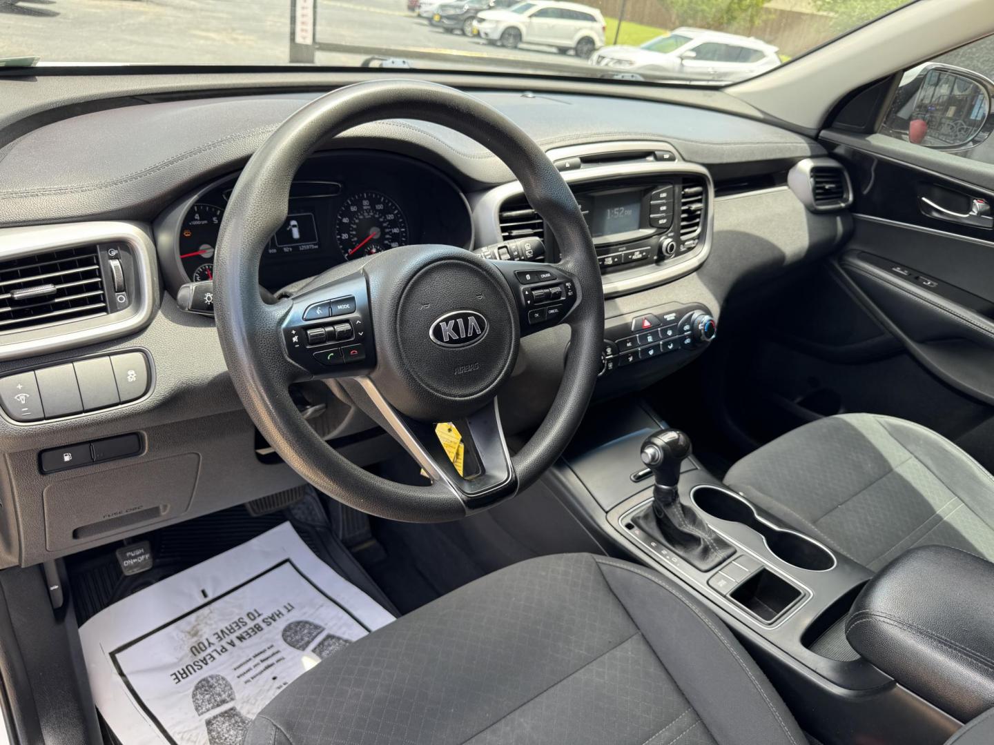2017 WHITE KIA SORENTO LX; L (5XYPG4A32HG) , located at 5900 E. Lancaster Ave., Fort Worth, TX, 76112, (817) 457-5456, 0.000000, 0.000000 - Photo#9