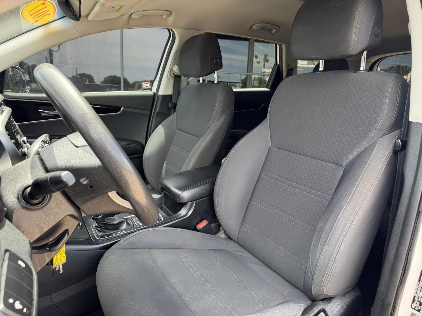 2017 WHITE KIA SORENTO LX; L (5XYPG4A32HG) , located at 5900 E. Lancaster Ave., Fort Worth, TX, 76112, (817) 457-5456, 0.000000, 0.000000 - Photo#10