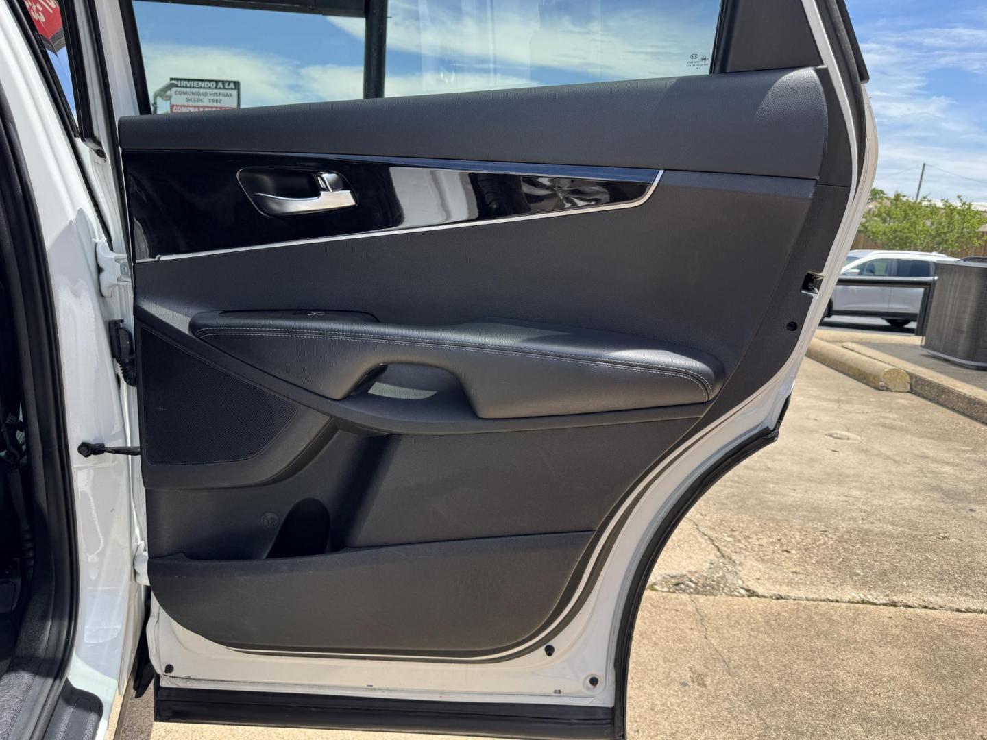 2017 WHITE KIA SORENTO LX; L (5XYPG4A32HG) , located at 5900 E. Lancaster Ave., Fort Worth, TX, 76112, (817) 457-5456, 0.000000, 0.000000 - Photo#13