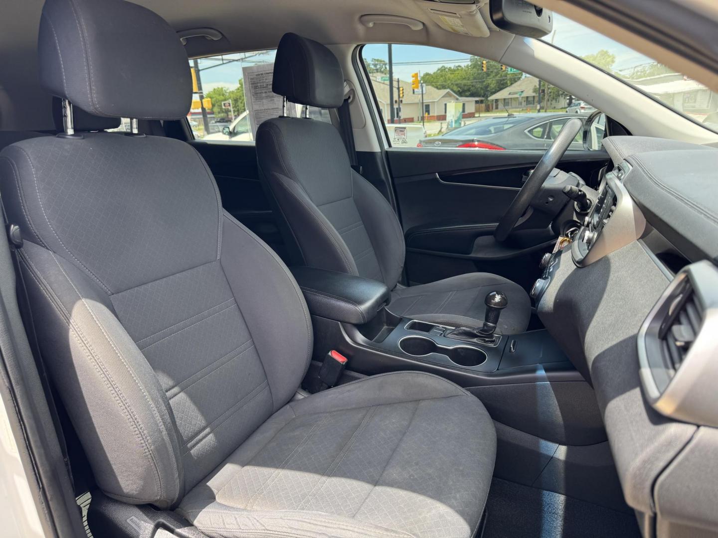 2017 WHITE KIA SORENTO LX; L (5XYPG4A32HG) , located at 5900 E. Lancaster Ave., Fort Worth, TX, 76112, (817) 457-5456, 0.000000, 0.000000 - Photo#17