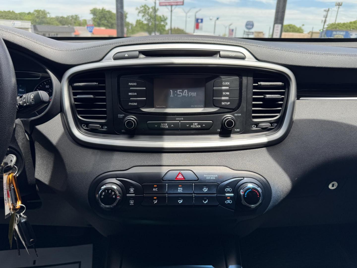 2017 WHITE KIA SORENTO LX; L (5XYPG4A32HG) , located at 5900 E. Lancaster Ave., Fort Worth, TX, 76112, (817) 457-5456, 0.000000, 0.000000 - Photo#19