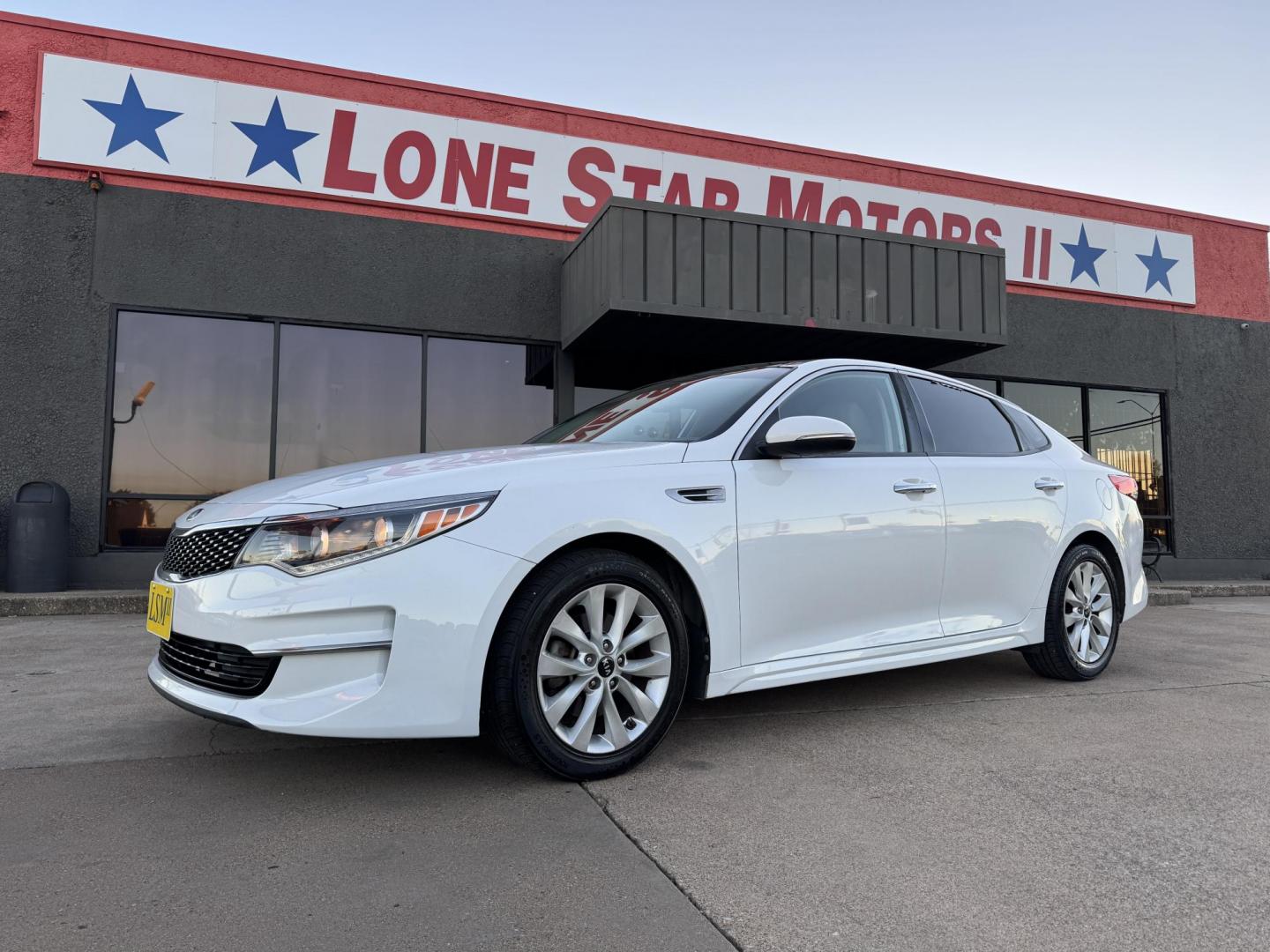 2016 WHITE KIA OPTIMA EX (5XXGU4L38GG) , located at 5900 E. Lancaster Ave., Fort Worth, TX, 76112, (817) 457-5456, 0.000000, 0.000000 - Photo#0