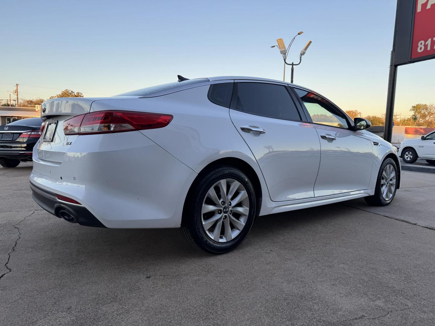2016 WHITE KIA OPTIMA EX (5XXGU4L38GG) , located at 5900 E. Lancaster Ave., Fort Worth, TX, 76112, (817) 457-5456, 0.000000, 0.000000 - Photo#3