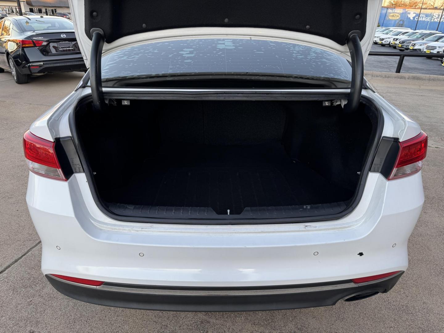 2016 WHITE KIA OPTIMA EX (5XXGU4L38GG) , located at 5900 E. Lancaster Ave., Fort Worth, TX, 76112, (817) 457-5456, 0.000000, 0.000000 - Photo#5