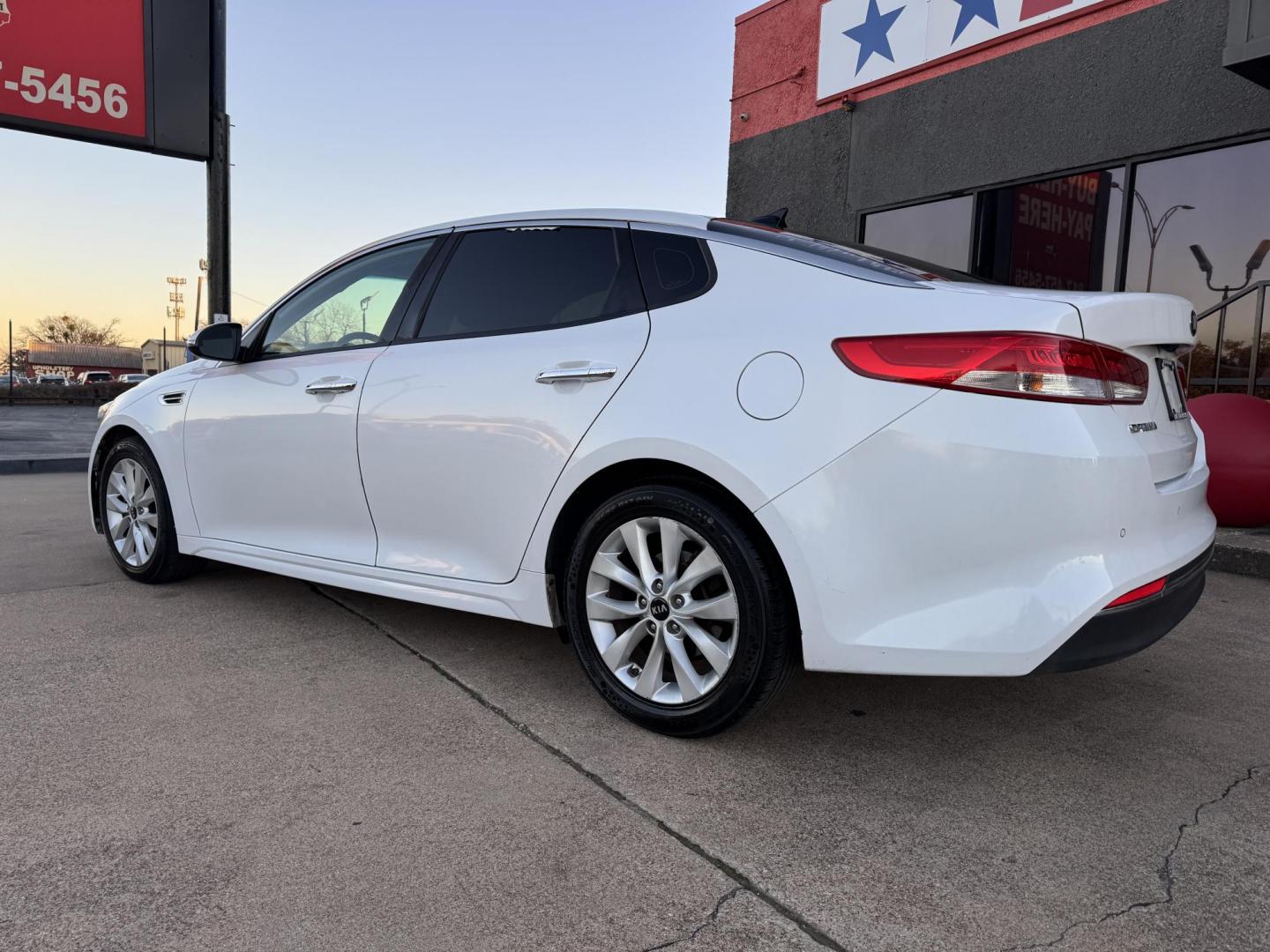 2016 WHITE KIA OPTIMA EX (5XXGU4L38GG) , located at 5900 E. Lancaster Ave., Fort Worth, TX, 76112, (817) 457-5456, 0.000000, 0.000000 - Photo#6