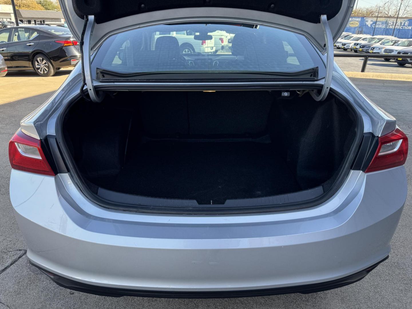 2018 SILVER CHEVROLET MALIBU LT (2FL) (1G1ZD5ST5JF) , located at 5900 E. Lancaster Ave., Fort Worth, TX, 76112, (817) 457-5456, 0.000000, 0.000000 - Photo#5