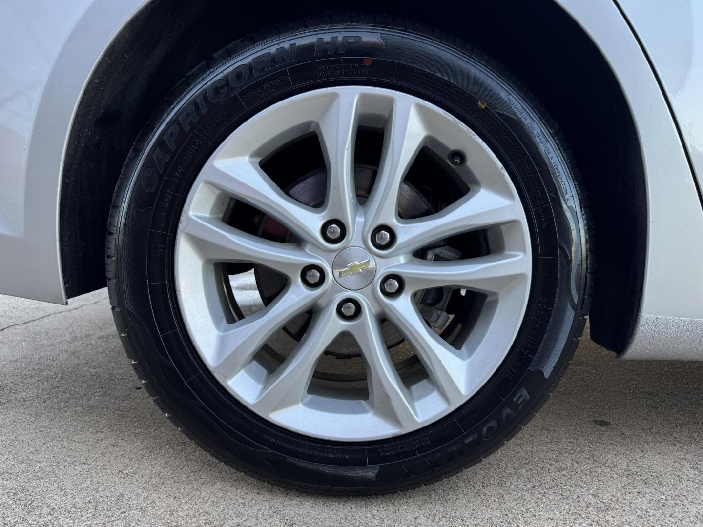 2018 SILVER CHEVROLET MALIBU LT (2FL) (1G1ZD5ST5JF) , located at 5900 E. Lancaster Ave., Fort Worth, TX, 76112, (817) 457-5456, 0.000000, 0.000000 - Photo#21