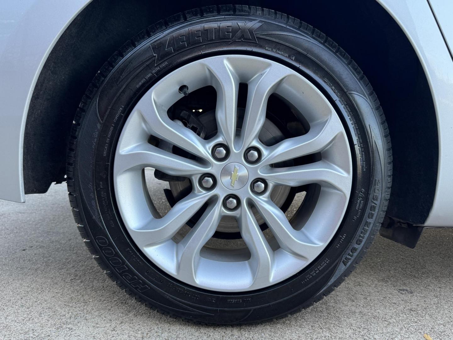 2019 SILVER CHEVROLET CRUZE LT (1G1BE5SM5K7) , located at 5900 E. Lancaster Ave., Fort Worth, TX, 76112, (817) 457-5456, 0.000000, 0.000000 - Photo#22