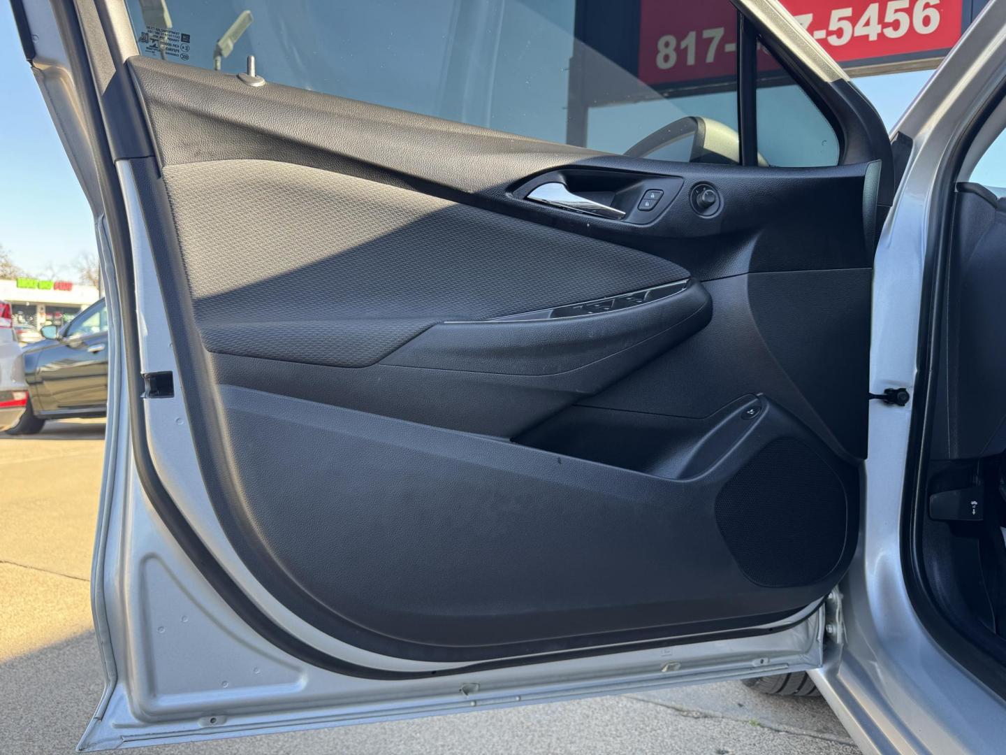 2019 SILVER CHEVROLET CRUZE LT (1G1BE5SM5K7) , located at 5900 E. Lancaster Ave., Fort Worth, TX, 76112, (817) 457-5456, 0.000000, 0.000000 - Photo#7