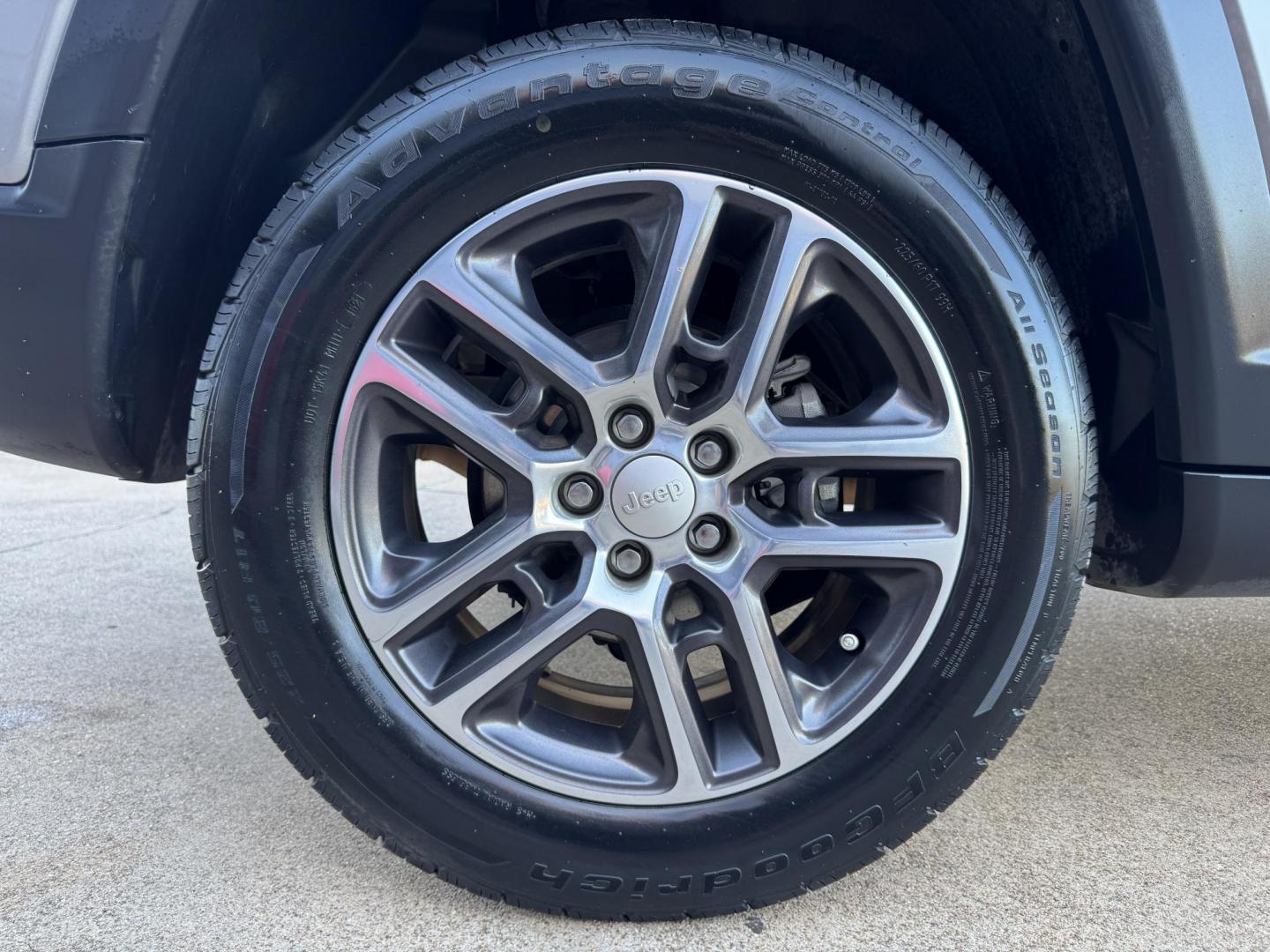 2018 SILVER JEEP COMPASS LATITUDE (3C4NJCBBXJT) , located at 5900 E. Lancaster Ave., Fort Worth, TX, 76112, (817) 457-5456, 0.000000, 0.000000 - Photo#21