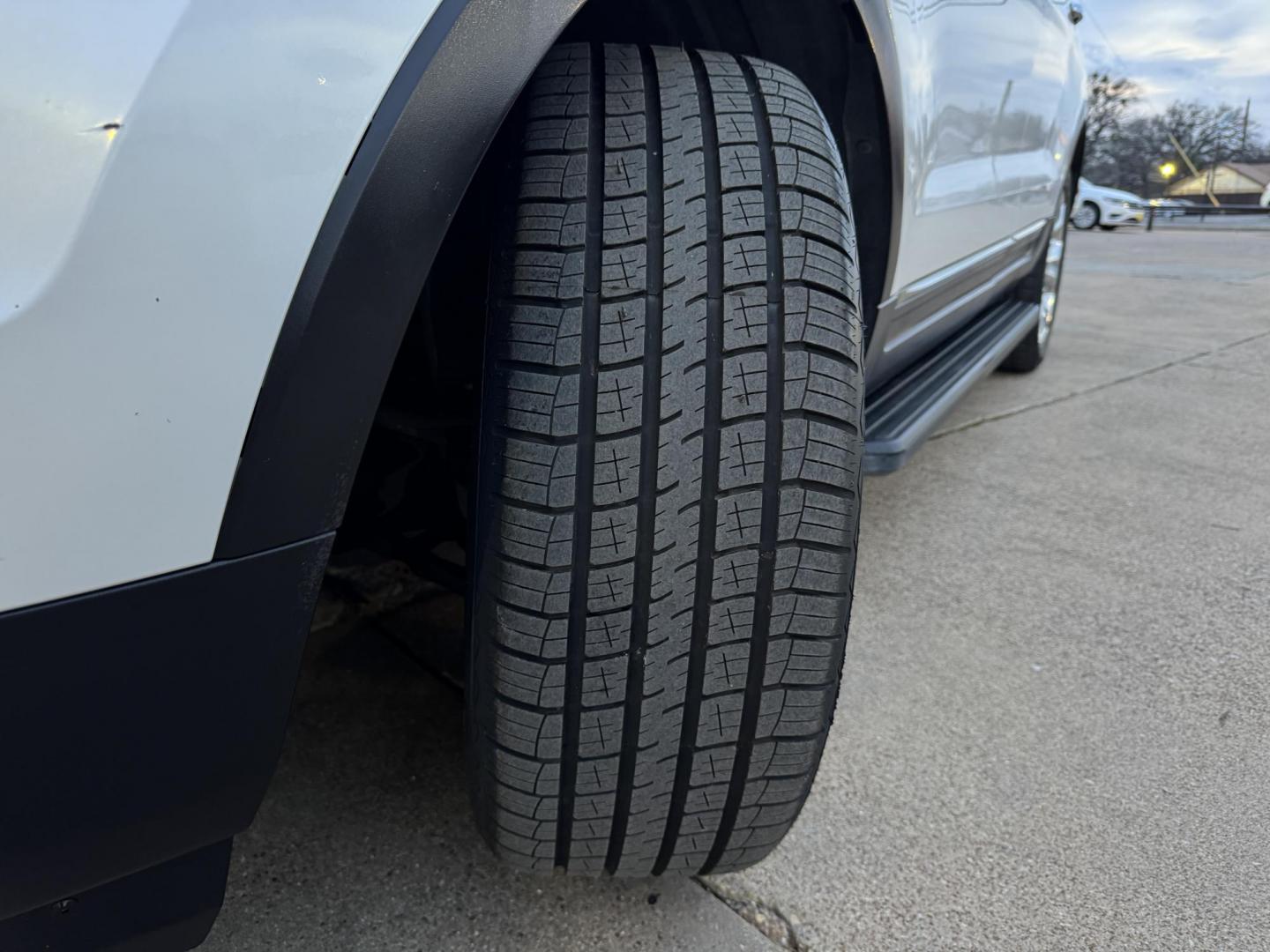 2013 WHITE FORD EXPLORER LIMITED (1FM5K8F8XDG) , located at 5900 E. Lancaster Ave., Fort Worth, TX, 76112, (817) 457-5456, 0.000000, 0.000000 - Photo#24