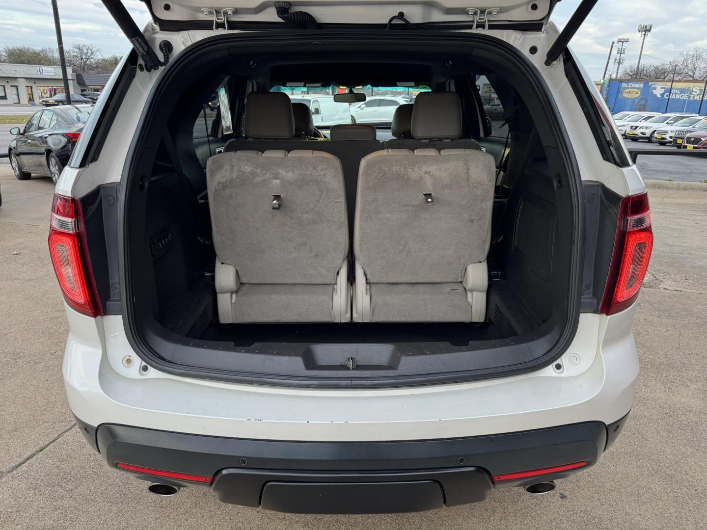 2013 WHITE FORD EXPLORER LIMITED (1FM5K8F8XDG) , located at 5900 E. Lancaster Ave., Fort Worth, TX, 76112, (817) 457-5456, 0.000000, 0.000000 - Photo#5