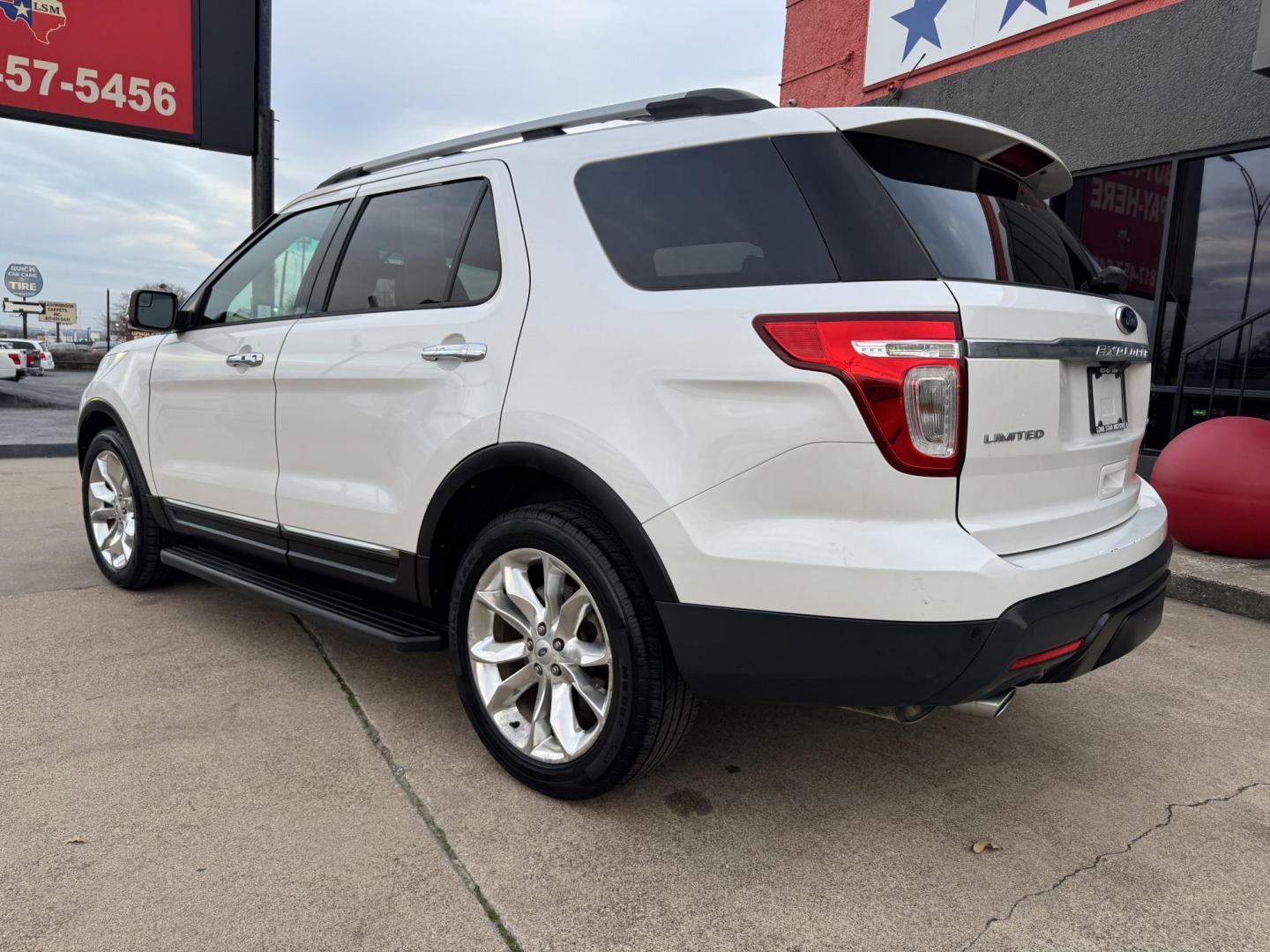 2013 WHITE FORD EXPLORER LIMITED (1FM5K8F8XDG) , located at 5900 E. Lancaster Ave., Fort Worth, TX, 76112, (817) 457-5456, 0.000000, 0.000000 - Photo#6