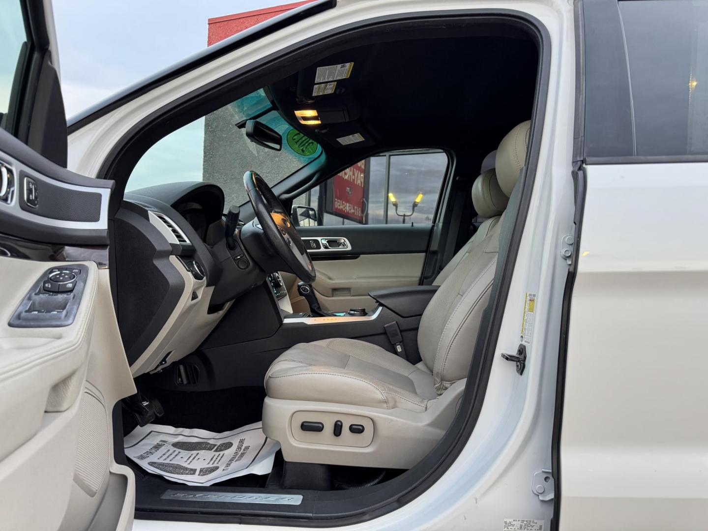 2013 WHITE FORD EXPLORER LIMITED (1FM5K8F8XDG) , located at 5900 E. Lancaster Ave., Fort Worth, TX, 76112, (817) 457-5456, 0.000000, 0.000000 - Photo#8