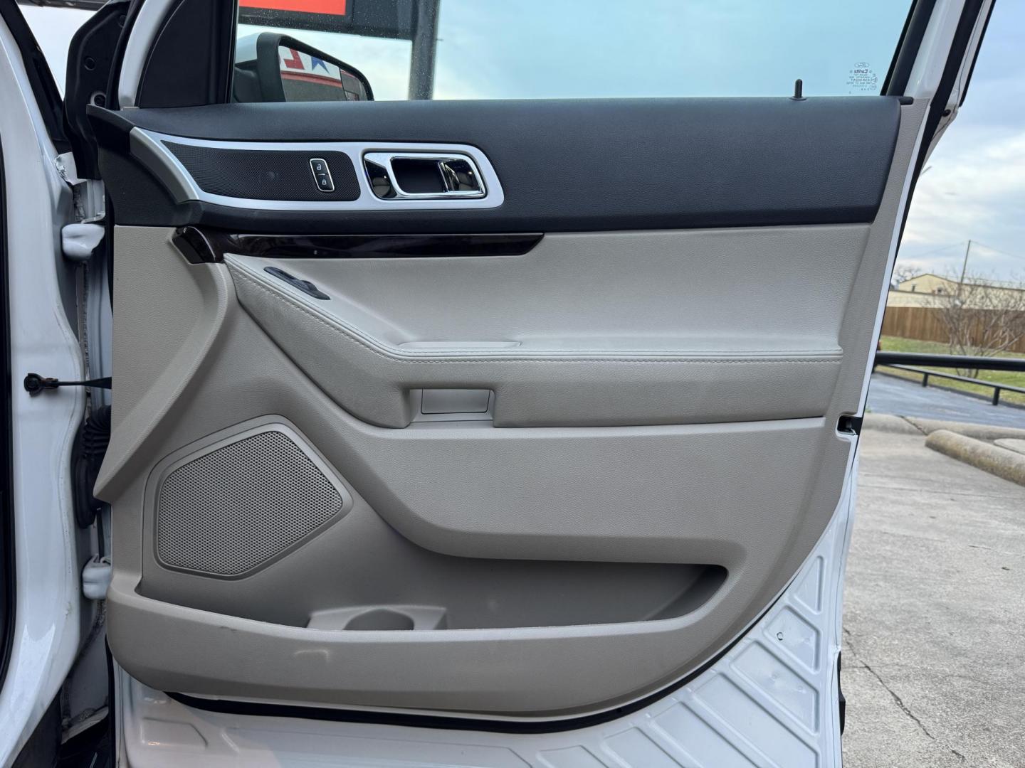 2013 WHITE FORD EXPLORER LIMITED (1FM5K8F8XDG) , located at 5900 E. Lancaster Ave., Fort Worth, TX, 76112, (817) 457-5456, 0.000000, 0.000000 - Photo#17