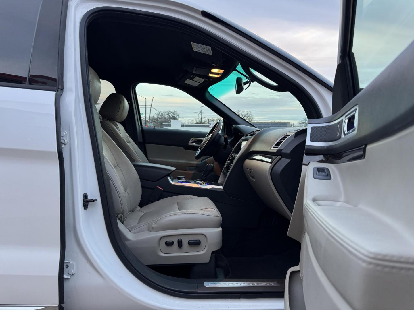 2013 WHITE FORD EXPLORER LIMITED (1FM5K8F8XDG) , located at 5900 E. Lancaster Ave., Fort Worth, TX, 76112, (817) 457-5456, 0.000000, 0.000000 - Photo#18