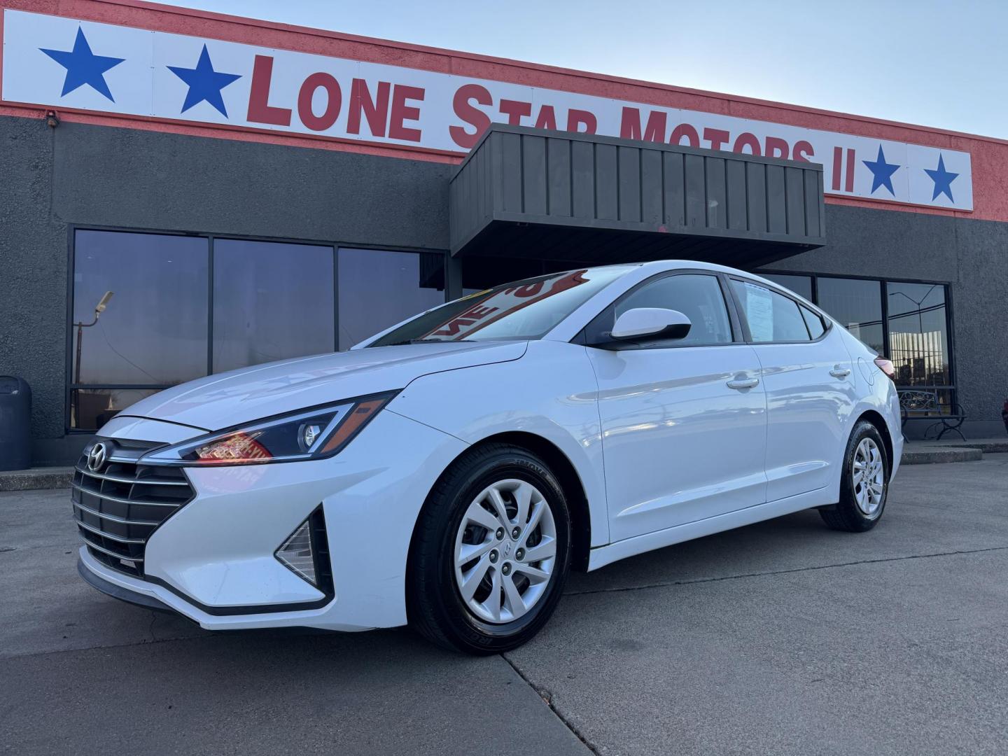 2019 WHITE HYUNDAI ELANTRA LIMITED; SE (5NPD74LF2KH) , located at 5900 E. Lancaster Ave., Fort Worth, TX, 76112, (817) 457-5456, 0.000000, 0.000000 - Photo#0